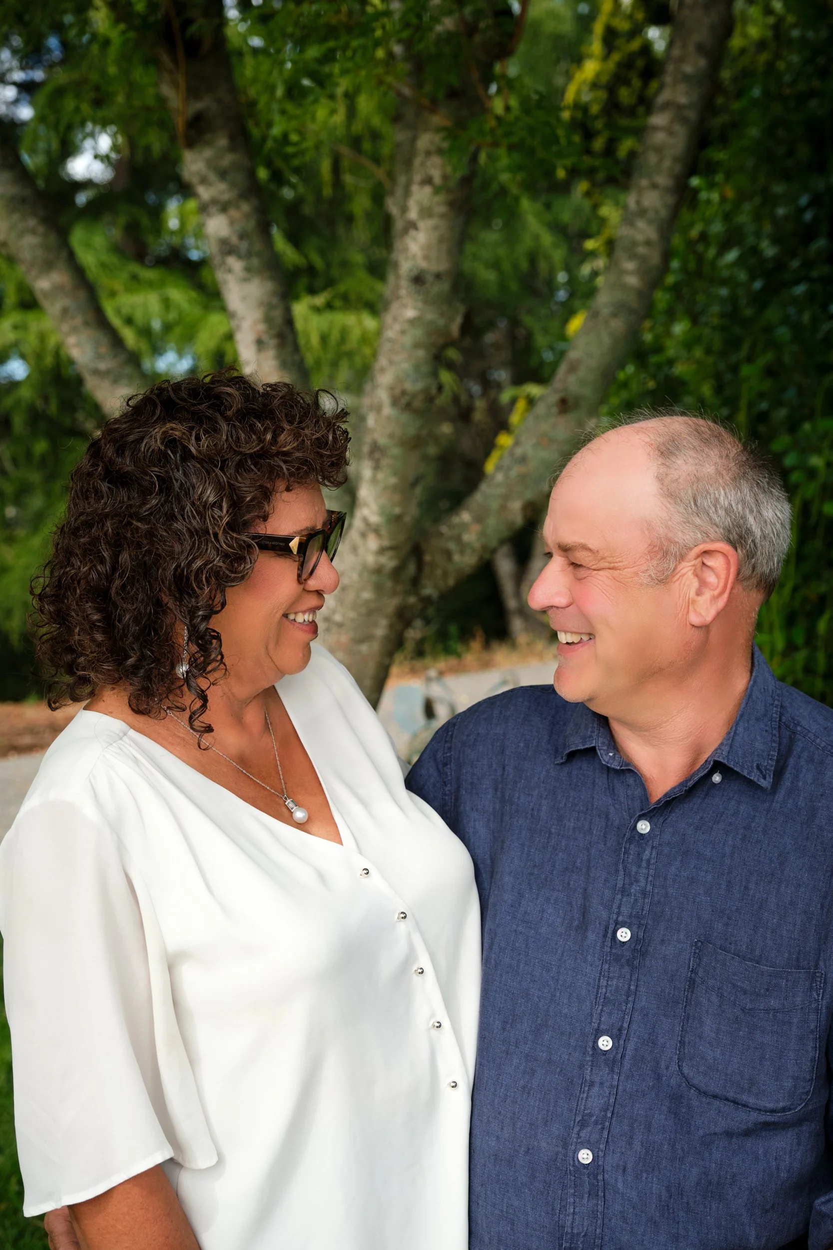 clark-at-home-farm-launceston-extended-family-couple-smiling-outdoors.jpeg