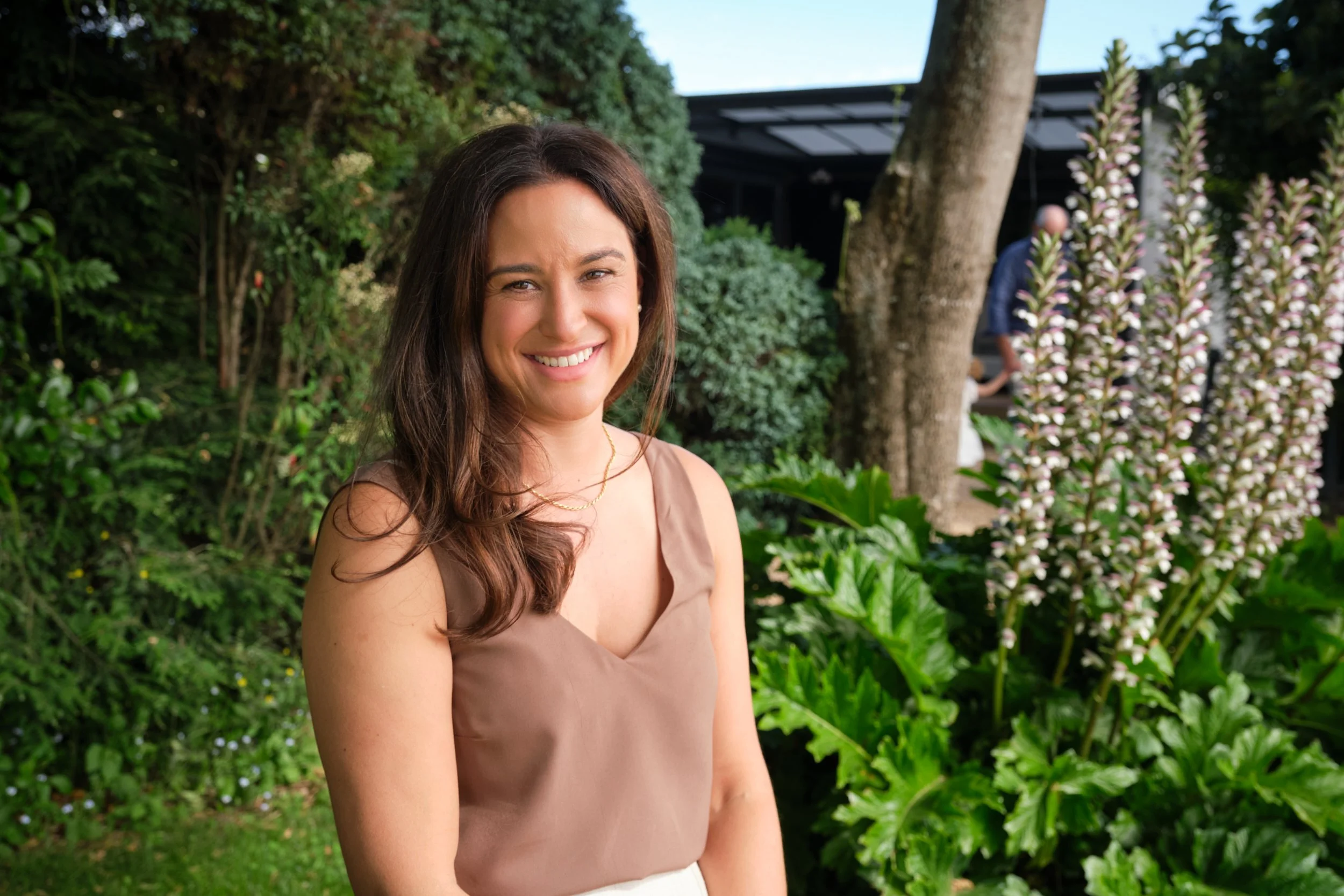 clark-at-home-farm-launceston-extended-family-woman-smiling-garden-portrait-3.jpeg
