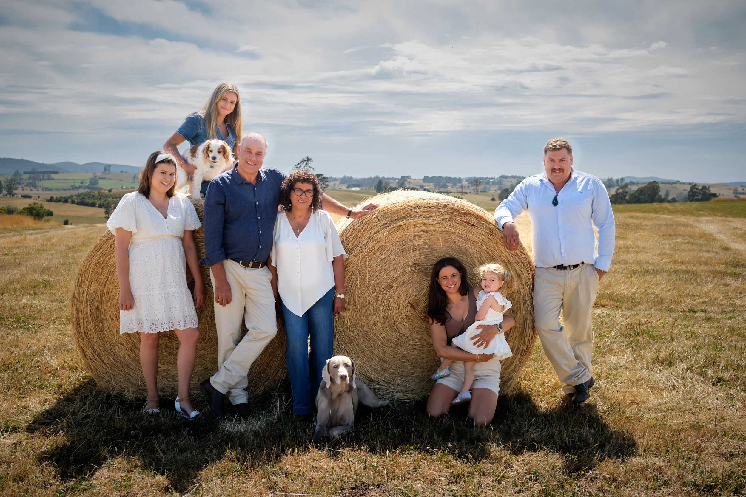 clark-launceston-extended-family-farm-portrait-outdoor-hay-bales-dogs-children.jpeg