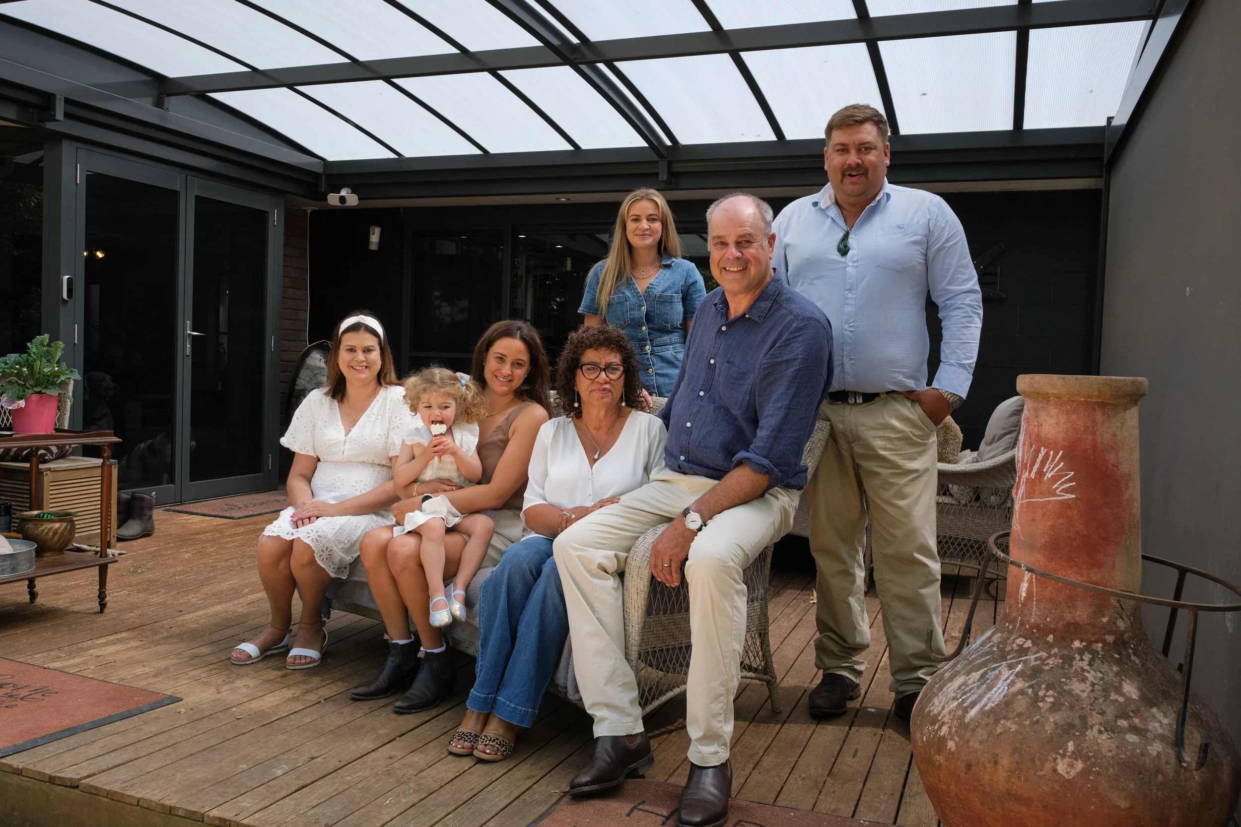 clark-launceston-extended-family-home-porch-group-portrait-smiling-relaxed.jpeg