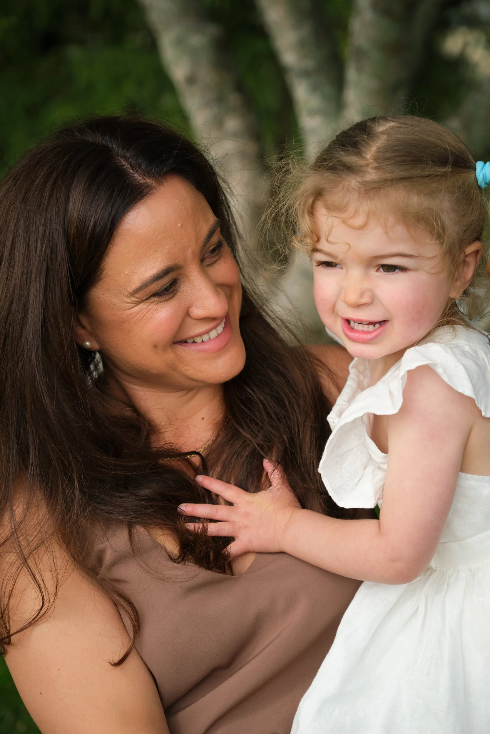 clark-launceston-extended-family-mother-holding-smiling-toddler-outdoors.jpeg