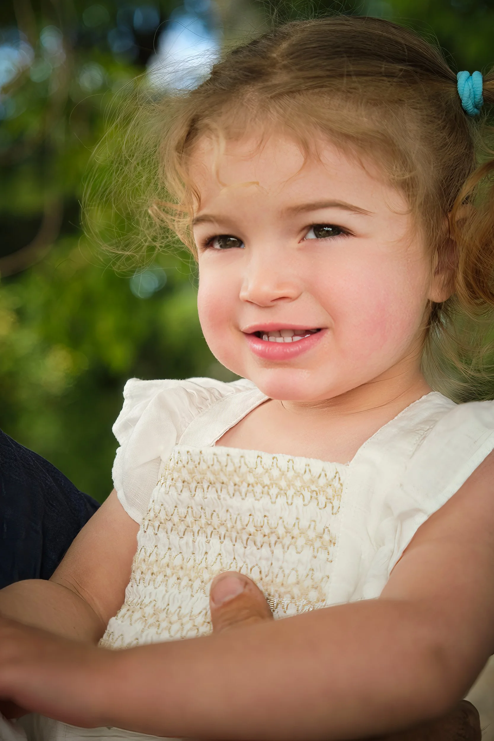 clark-launceston-extended-family-toddler-girl-smiling-outdoors.jpeg