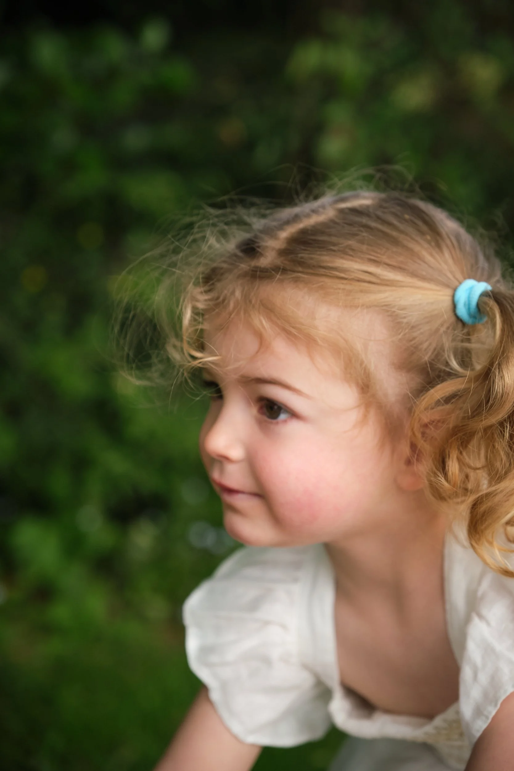clark-launceston-extended-family-young-girl-playing-outdoors-curly-hair-white-dress.jpeg