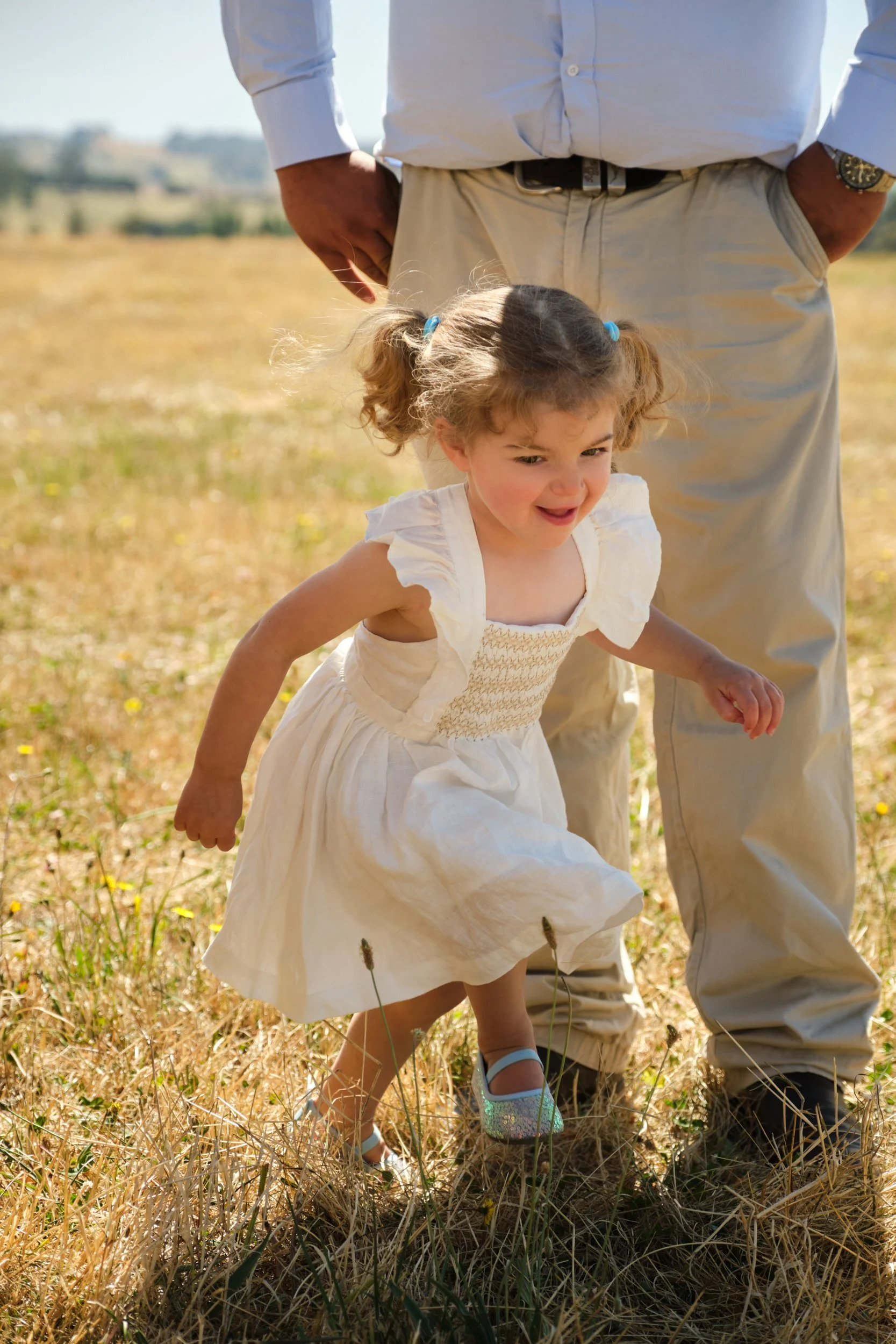 clark-launceston-extended-family-young-girl-running-field-with-father.jpeg