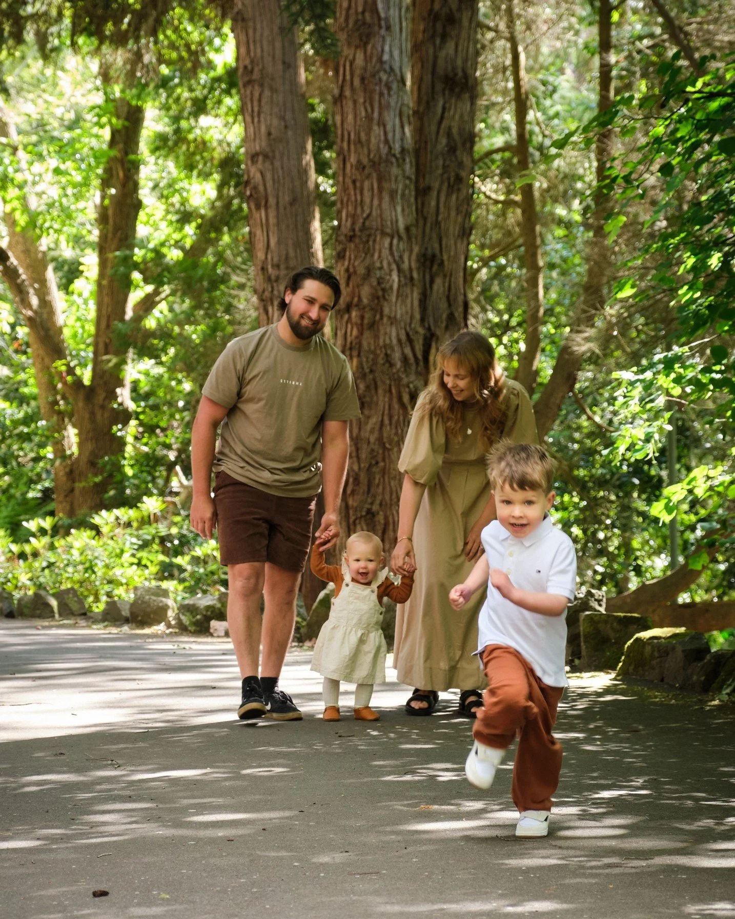 Children don&rsquo;t need to sit still for beautiful photographs to happen. The goal of a family session isn&rsquo;t to create perfectly posed pictures. It&rsquo;s to capture the connection between the people who matter most to each other. A quiet cu