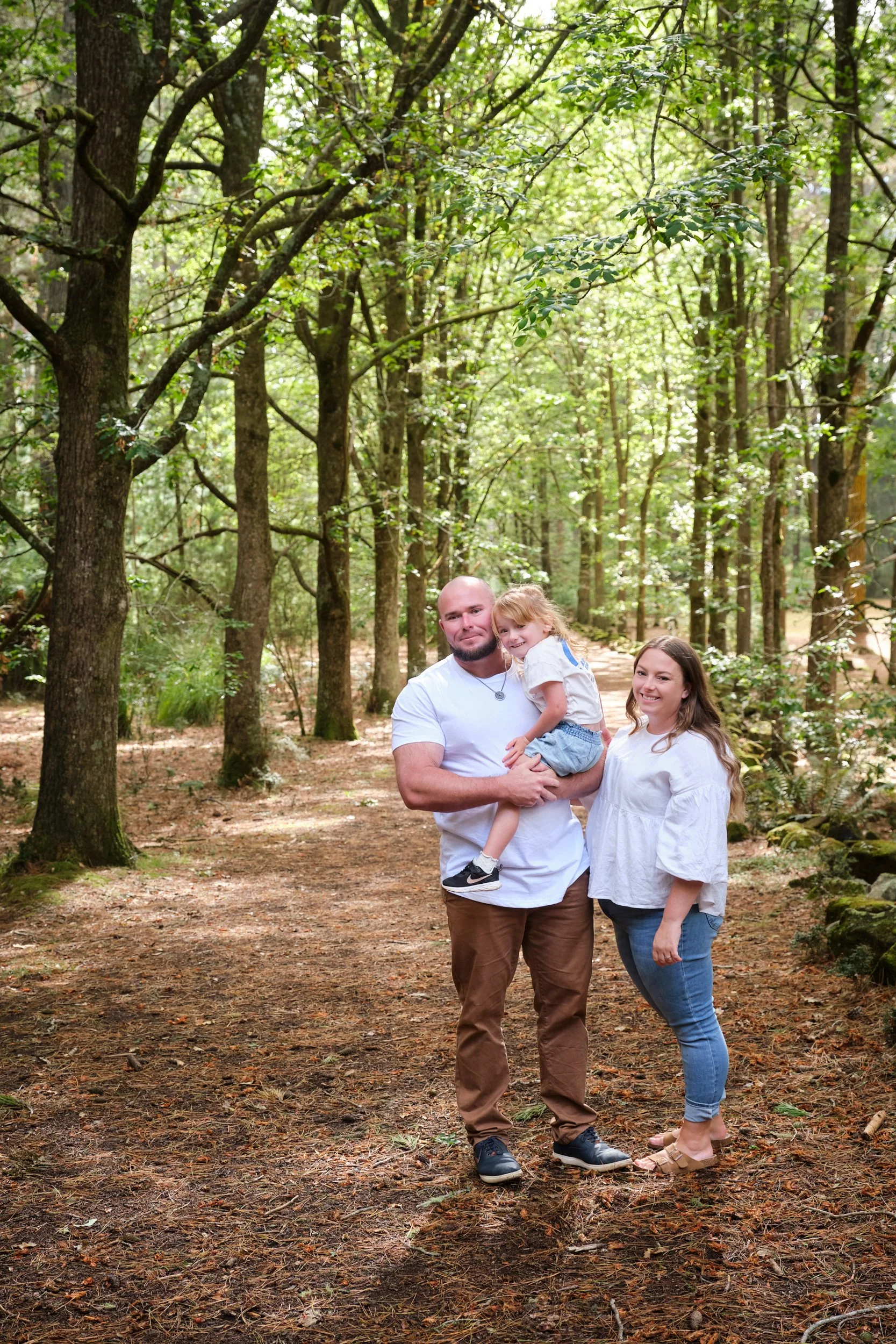 kearnes-hollybank-launceston-family-portrait-photography-forest-walk-parents-holding-child.jpeg