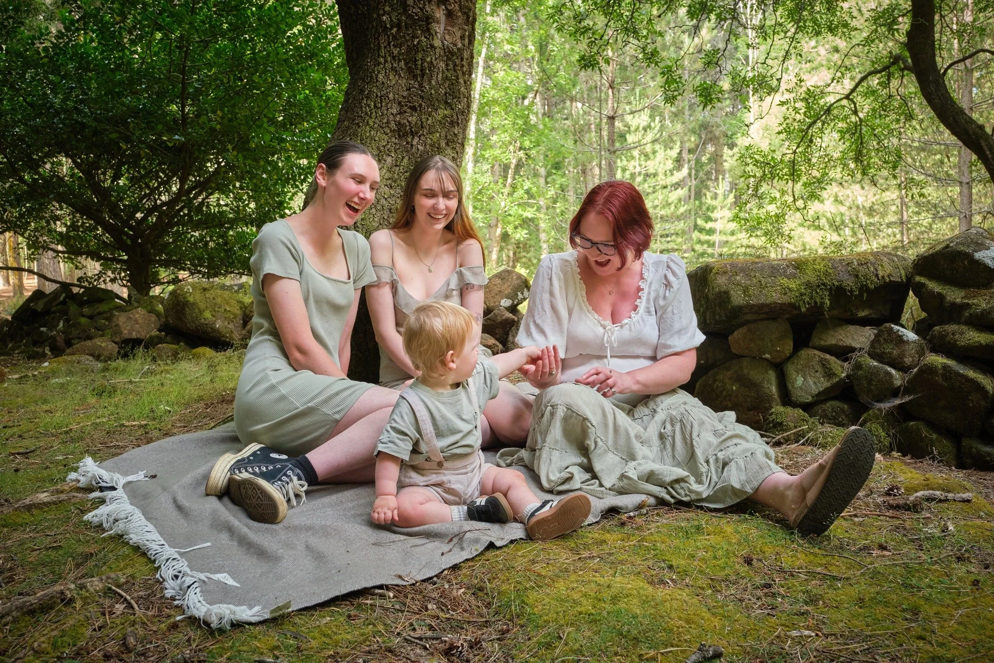 What you wear for your family session matters, but it doesn&rsquo;t need to feel stressful or overly styled. Clothing that&rsquo;s simple and fairly plain photographs beautifully and keeps the focus on faces, connection, and the way your family inter