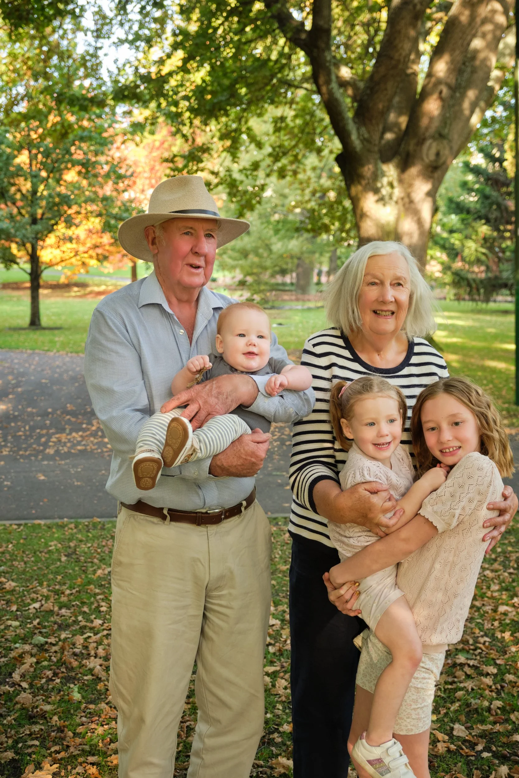henderson-city-park-launceston-family-portrait-grandparents-holding-grandchildren-outdoors.jpeg