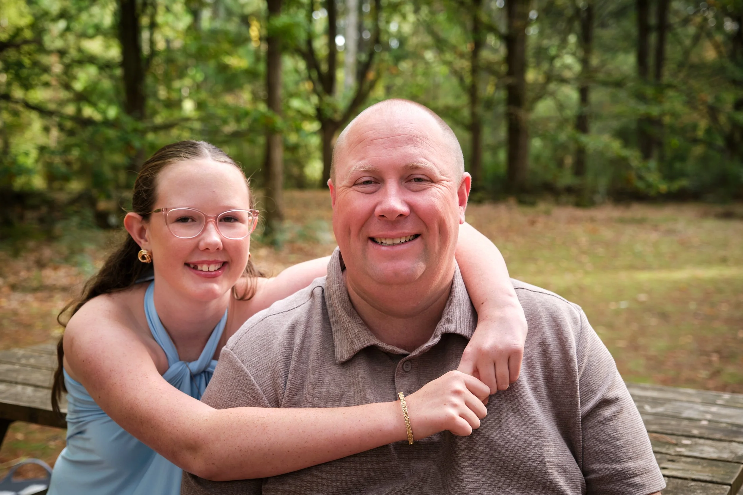 north-hollybank-launceston-family-photography-father-daughter-outdoor-portrait-smiling.jpeg