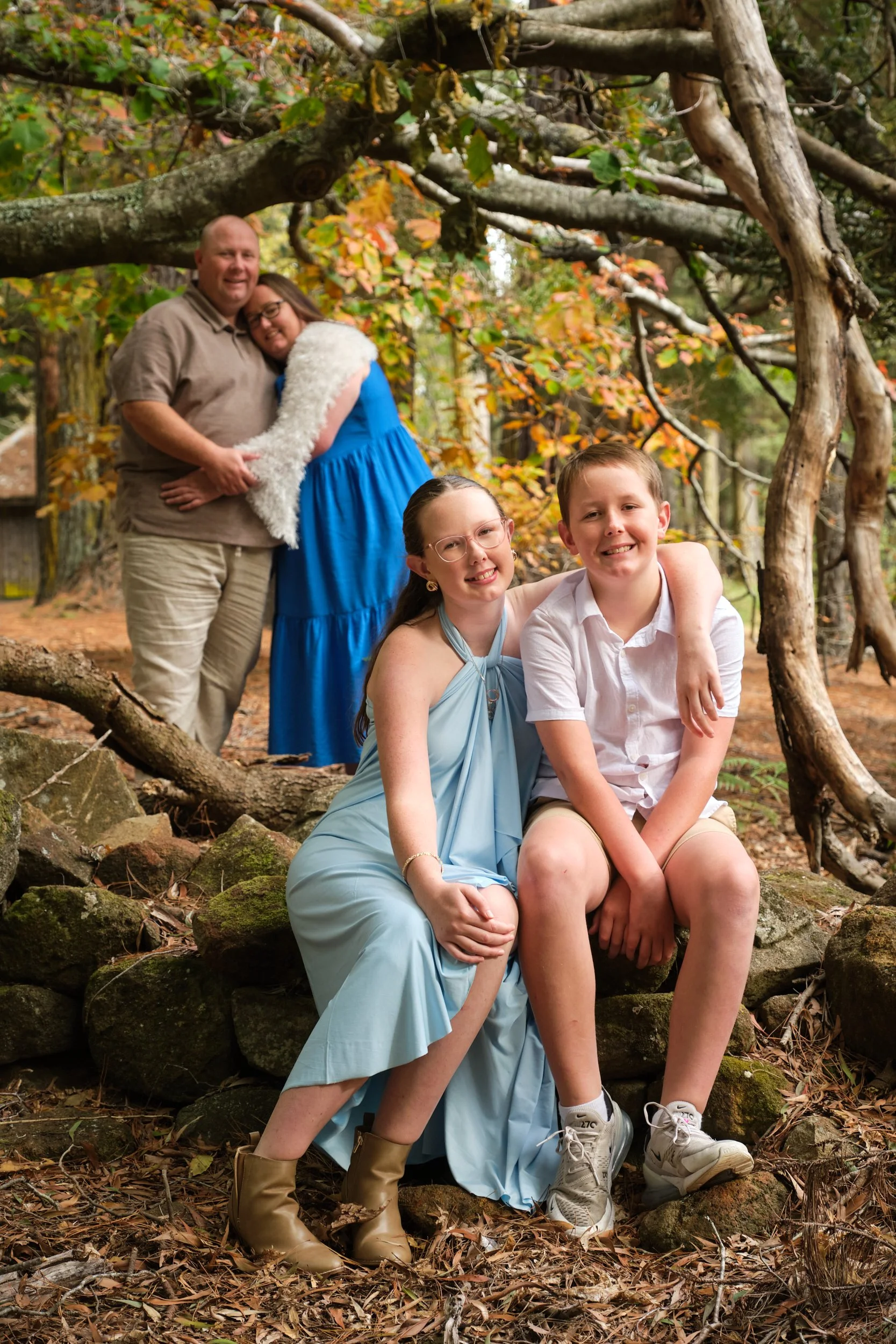 north-hollybank-launceston-family-photography-parents-and-children-in-autumn-forest.jpeg