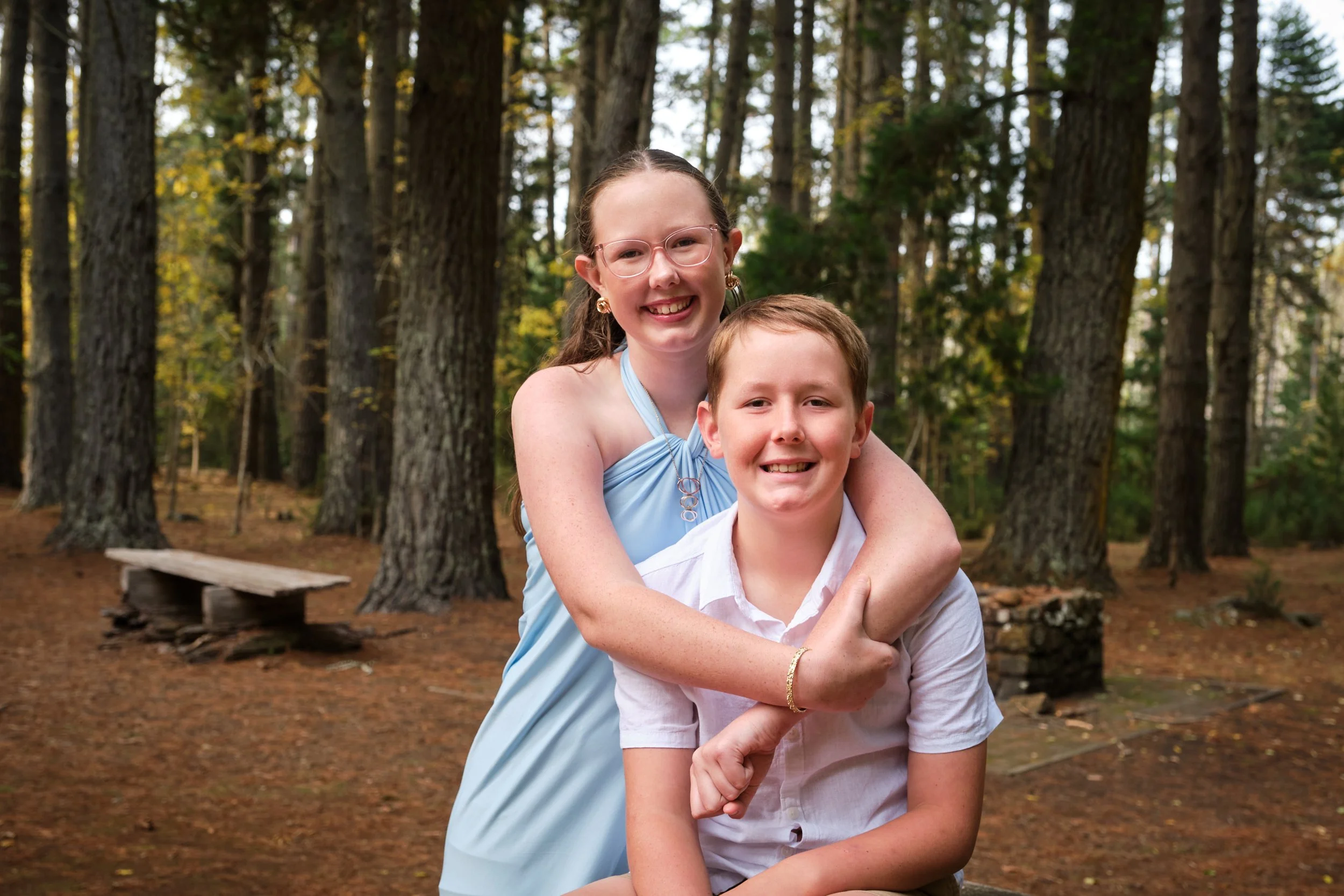 north-hollybank-launceston-family-photography-siblings-hugging-in-forest.jpeg