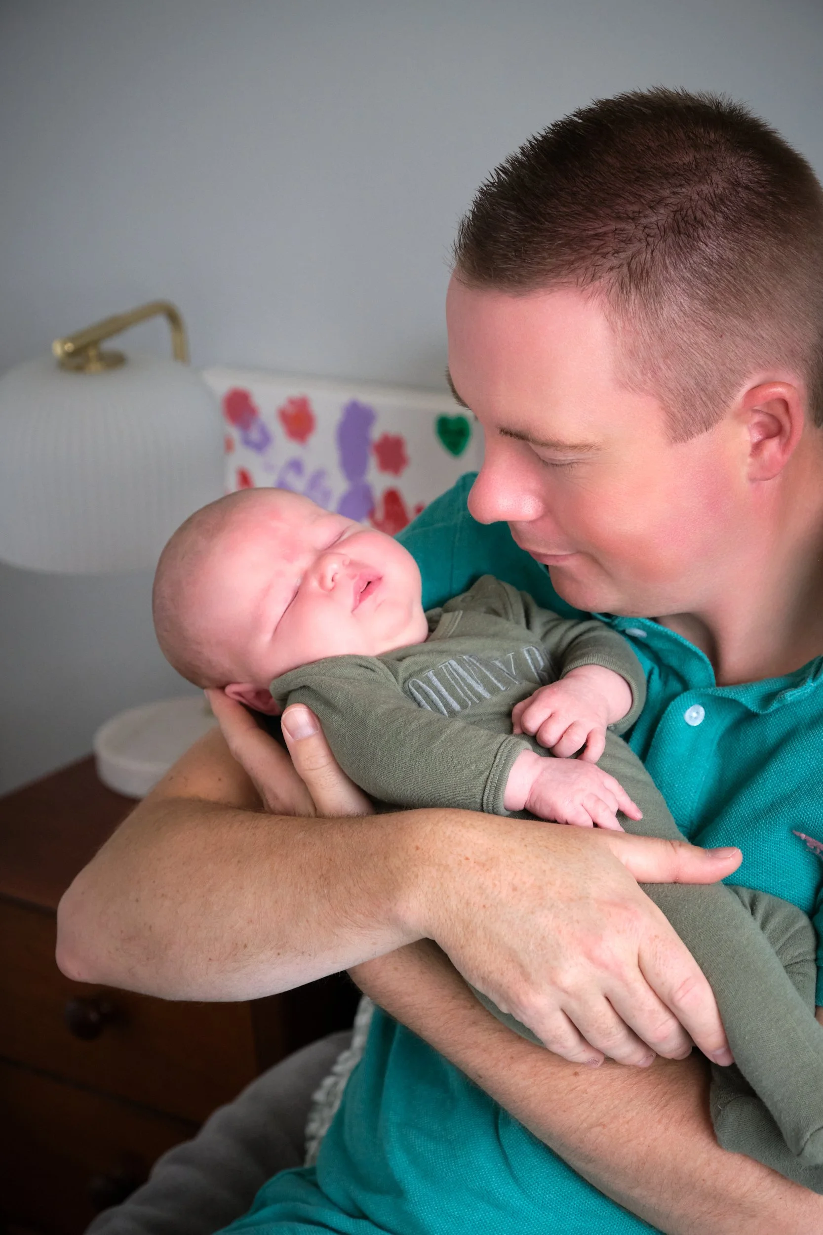 lawrence-launceston-newborn-family-photography-dad-cradling-sleeping-baby.jpeg