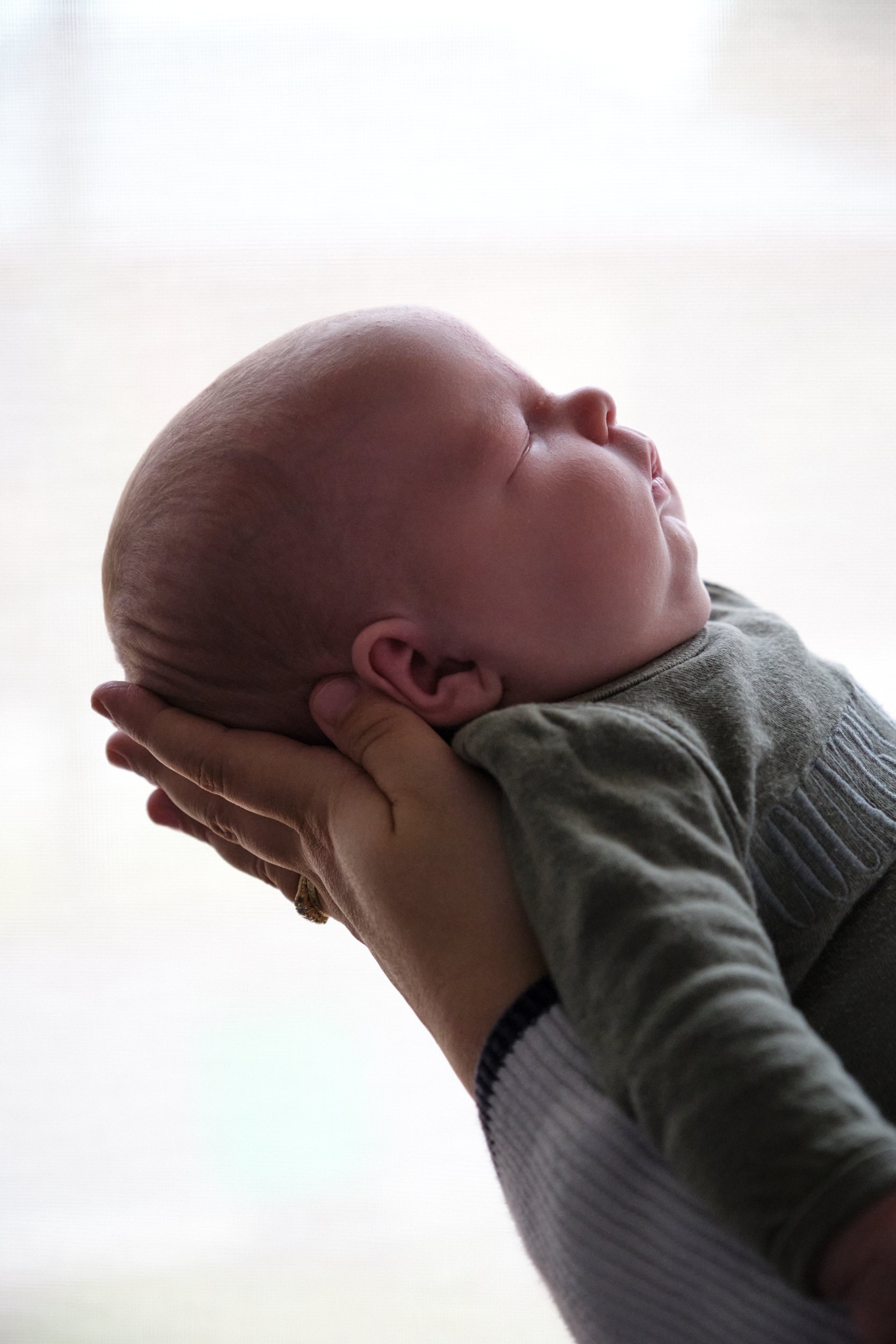 lawrence-launceston-newborn-family-photography-sleeping-baby-cradled-in-hands.jpeg