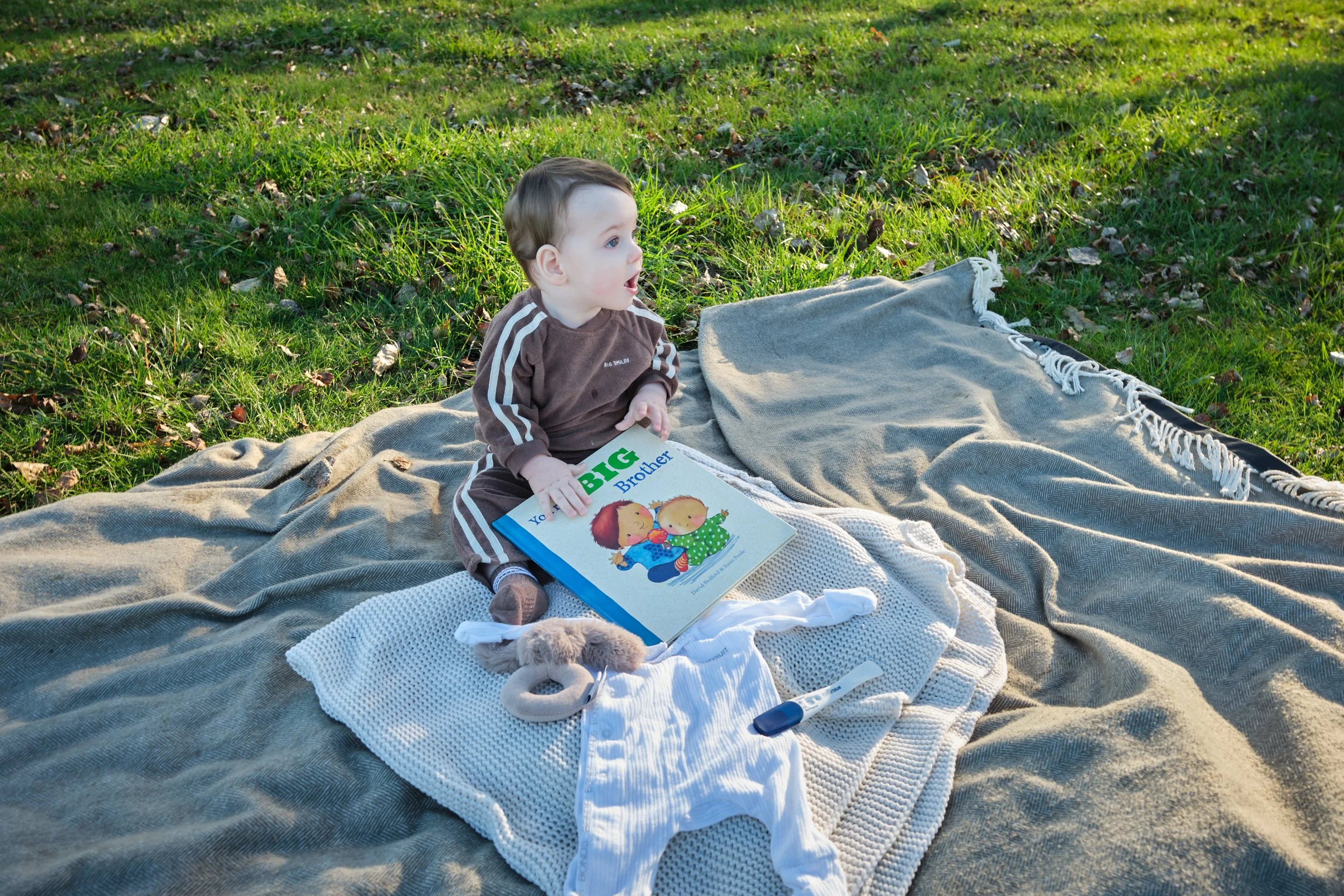 williams-hadspen-river-launceston-family-portrait-baby-big-brother-announcement-picnic.jpeg