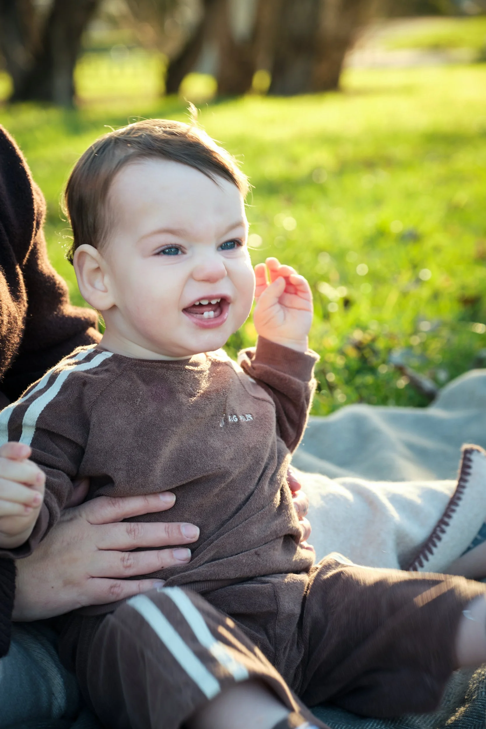 williams-hadspen-river-launceston-family-portrait-baby-smiling-outdoors-on-blanket.jpeg