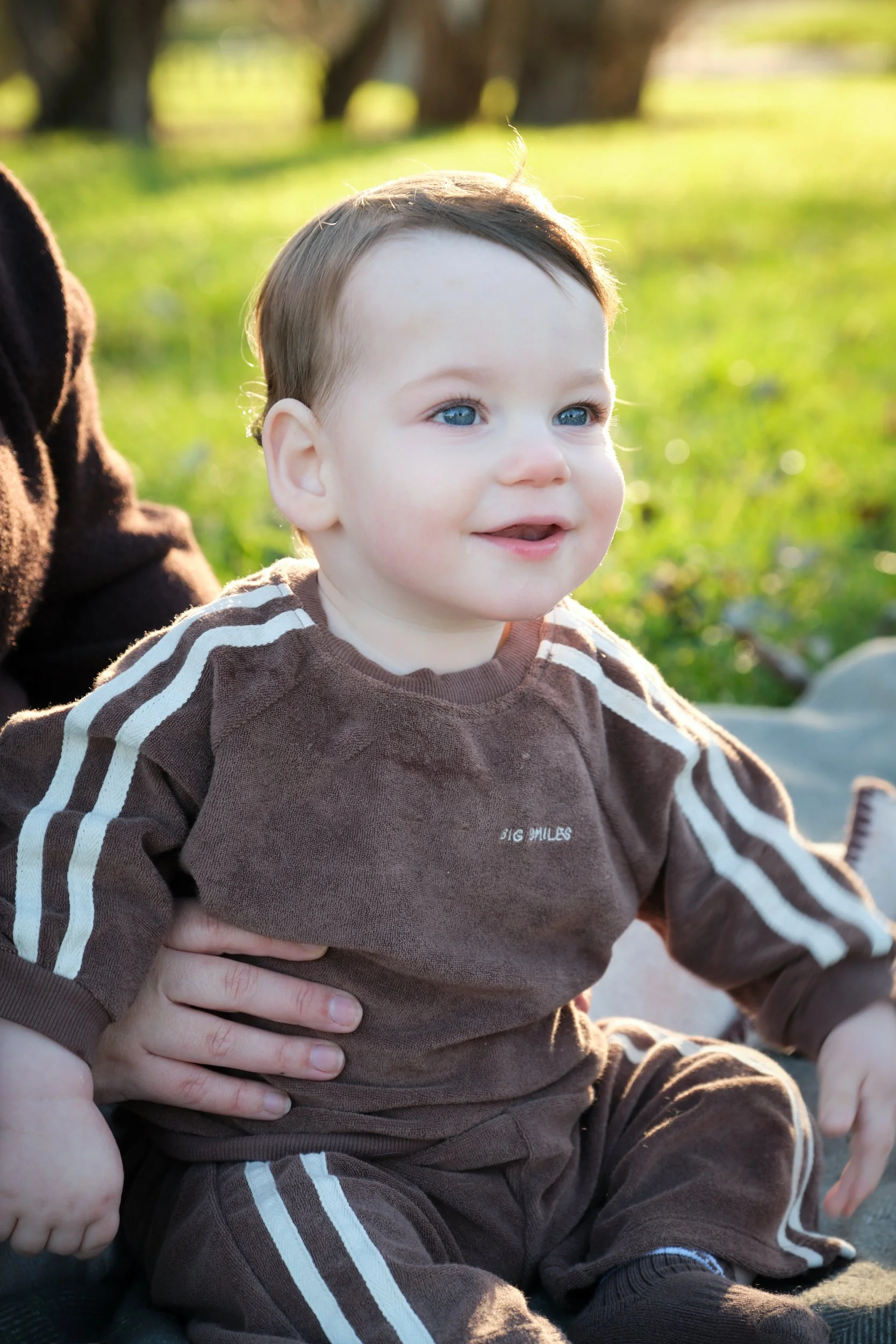 williams-hadspen-river-launceston-family-portrait-baby-smiling-outdoors-sunset.jpeg