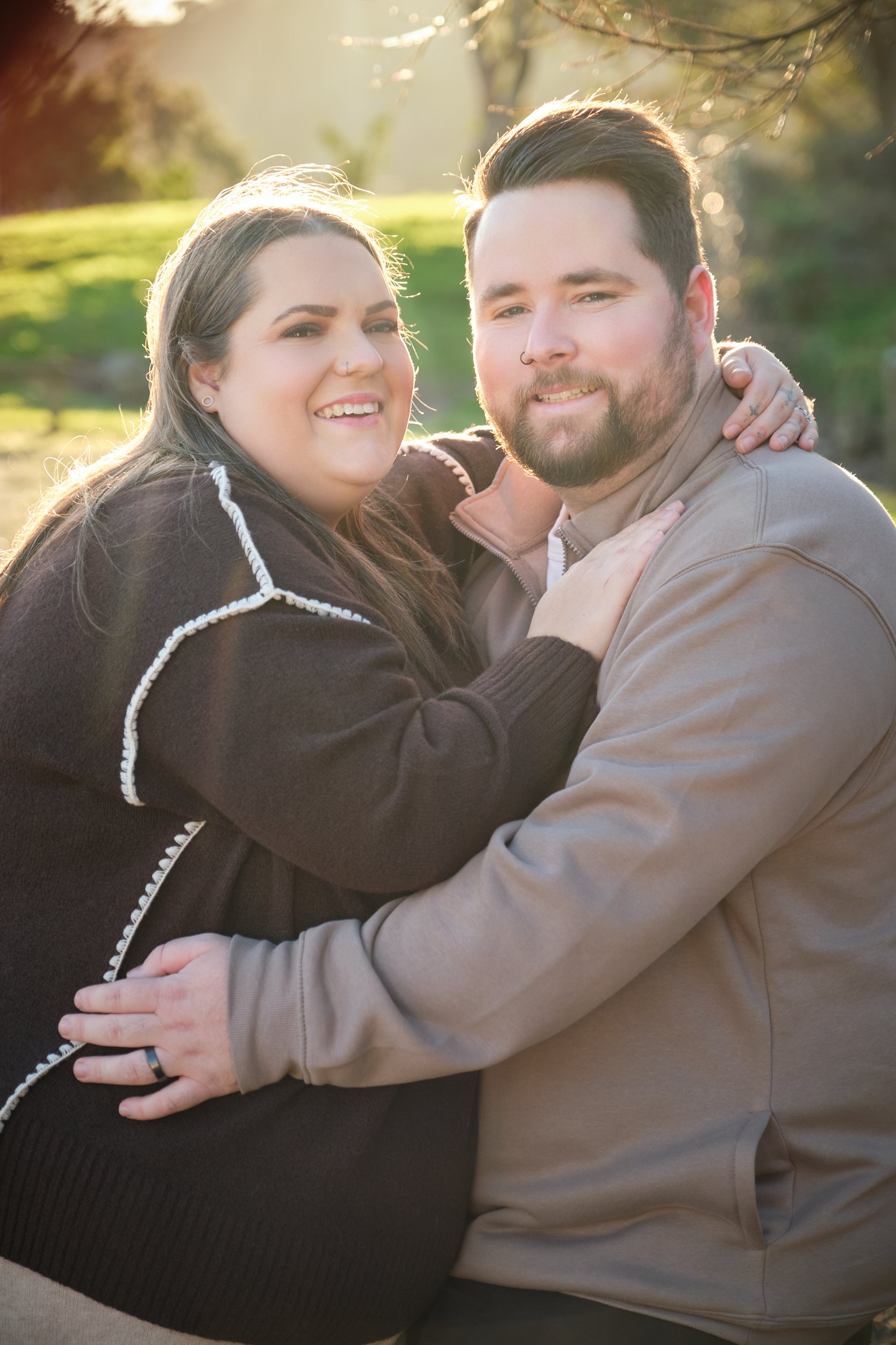 williams-hadspen-river-launceston-family-portrait-couple-embracing-sunset-smiling.jpeg