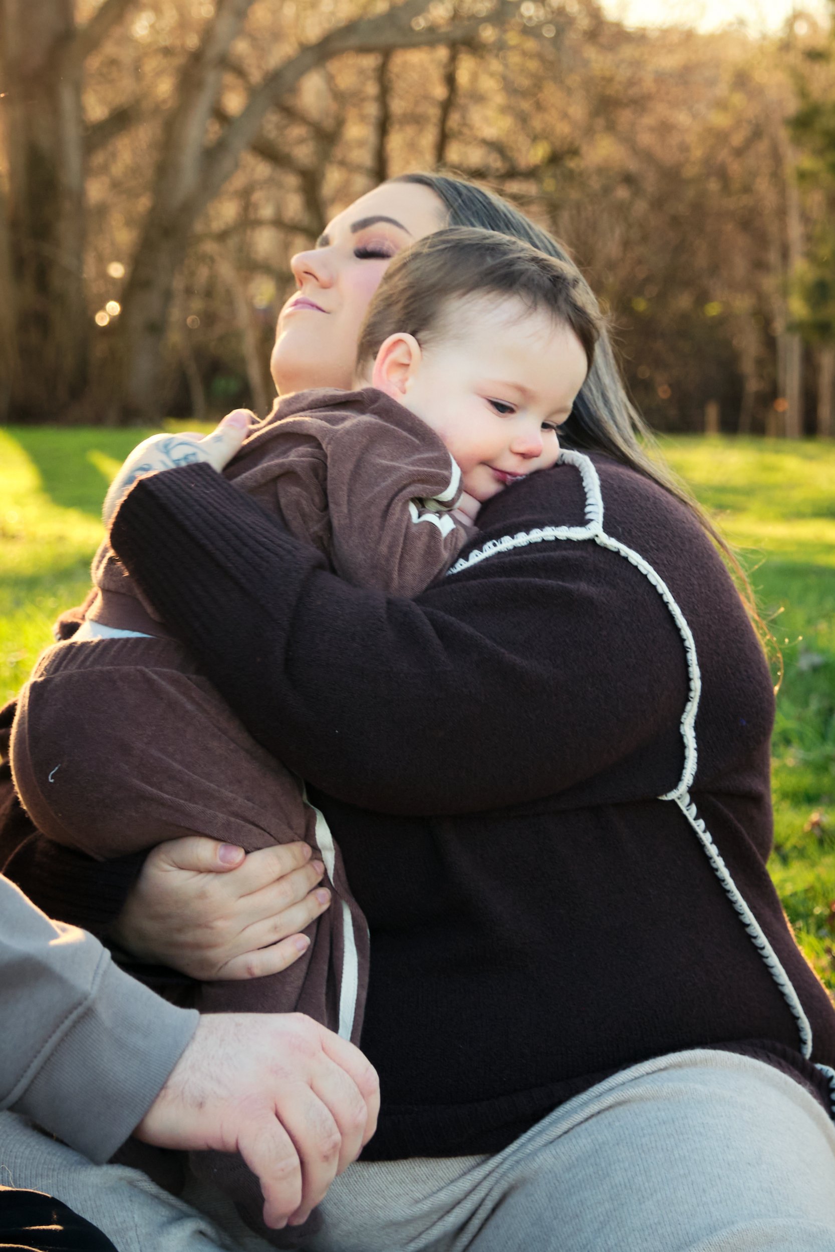 williams-hadspen-river-launceston-family-portrait-mother-hugging-baby-outdoors.jpeg