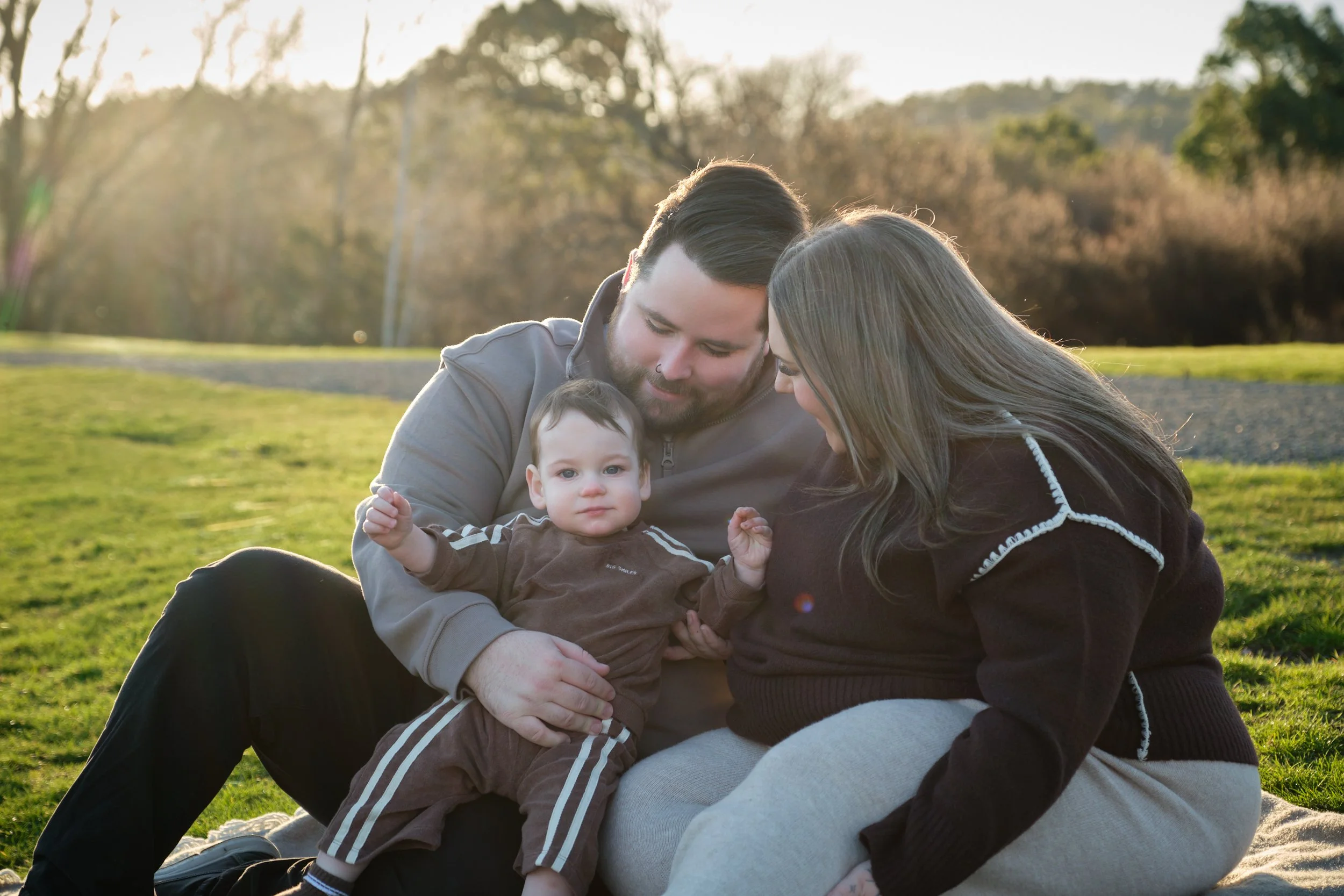williams-hadspen-river-launceston-family-portrait-session-parents-cuddling-baby-on-blanket.jpeg