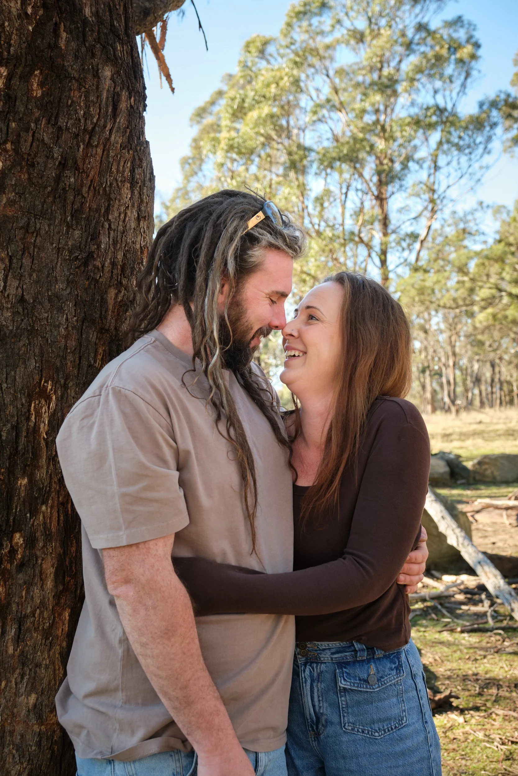 bennett-trevallyn-reserve-launceston-family-photography-couple-laughing-embrace-in-nature.jpeg