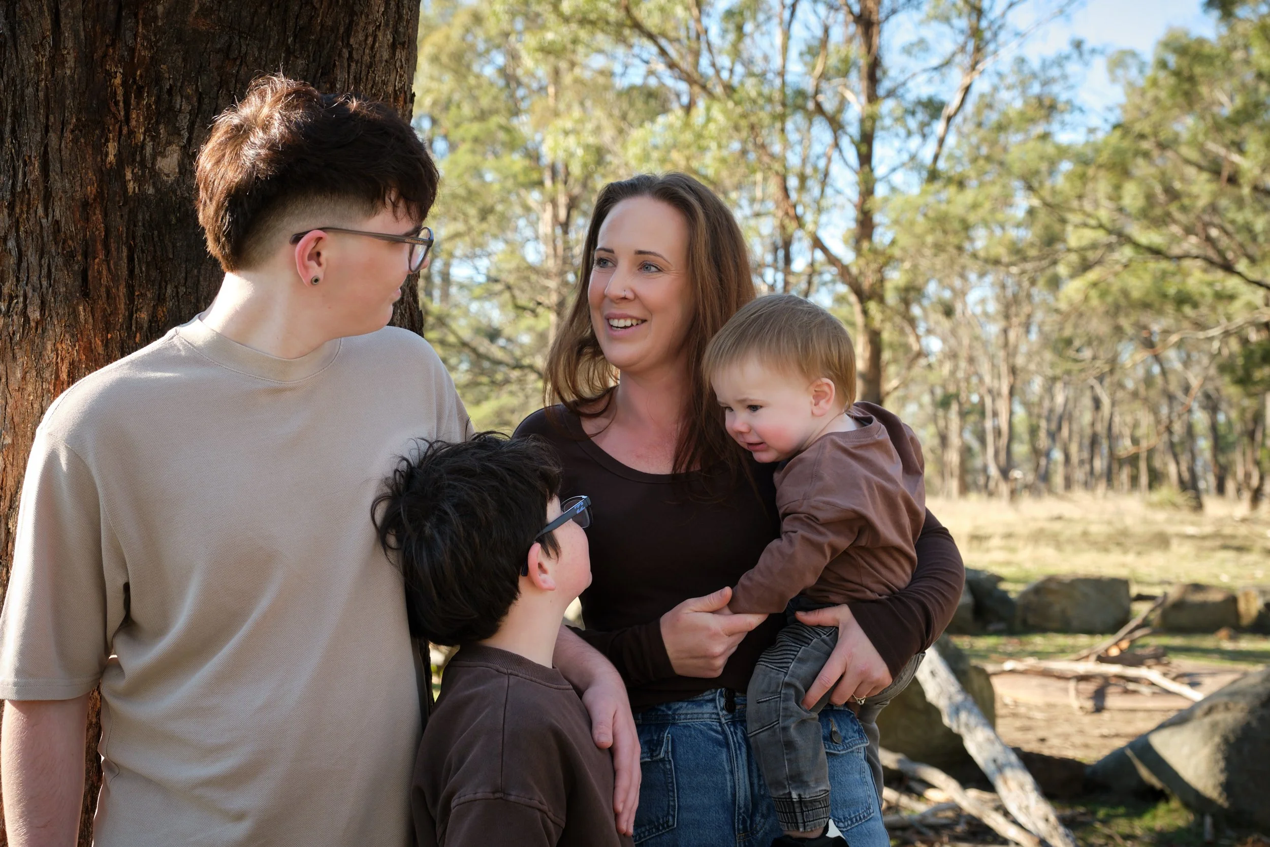 bennett-trevallyn-reserve-launceston-family-photography-mum-with-children-outdoor-portrait.jpeg