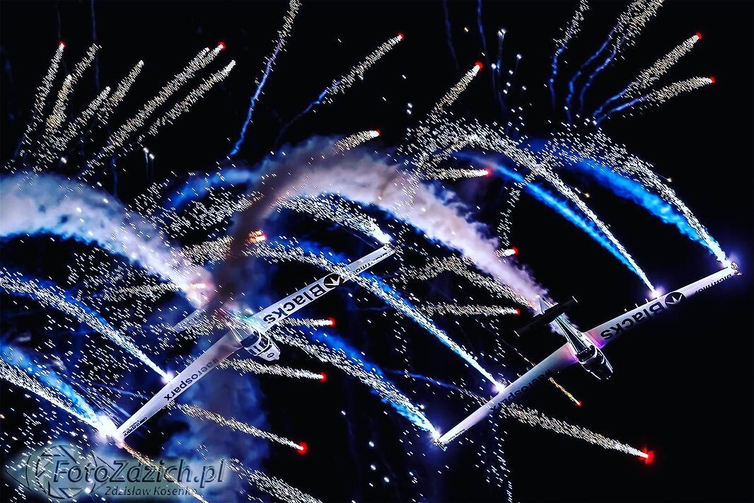 As Antidotum Airshow @lotnisko_leszno 2021 gets ever closer, we start to lookback at the amazing show last year.

These beautiful photos by Zdzisław Kosenko

aeroSPARX are the only display team IN THE WORLD to offer displays of formation aerobatics, 