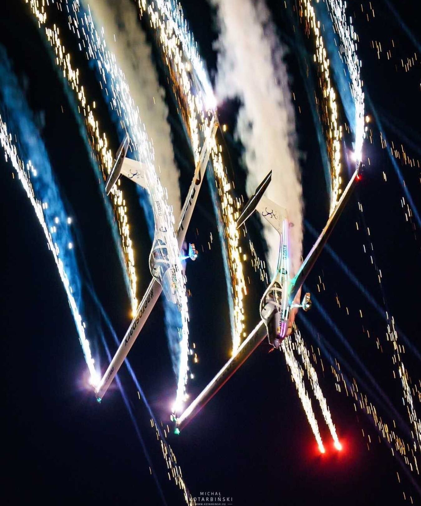 🔥🤙😍🔥🔥 We love seeing cool pictures @michal.kotarbinski.aviation 🙏 @poland  @lotnisko_leszno 🇵🇱🔥🔥🔥 aeroSPARX are the only display team IN THE WORLD to offer displays of formation aerobatics, pyrotechnics, LED and drones - ALL AT NIGHT!  @fl