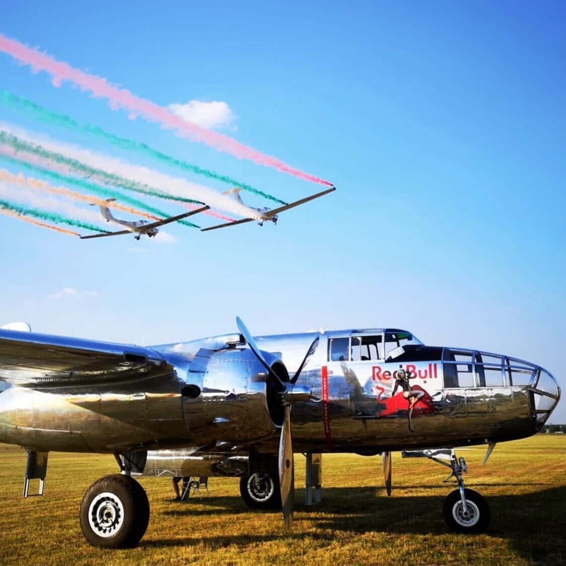 @theflyingbulls 🙏🤙👍🔥🤙 some of the many lovely pictures we are seeing please message us and we will credit you as they are stunning &hellip; 😍 
Poland 🇵🇱 never disappoints 🤙🔥🔥Antidotum Airshow Leszno #aerosparx #flyingbulls ❤️
#FLYAerosparx