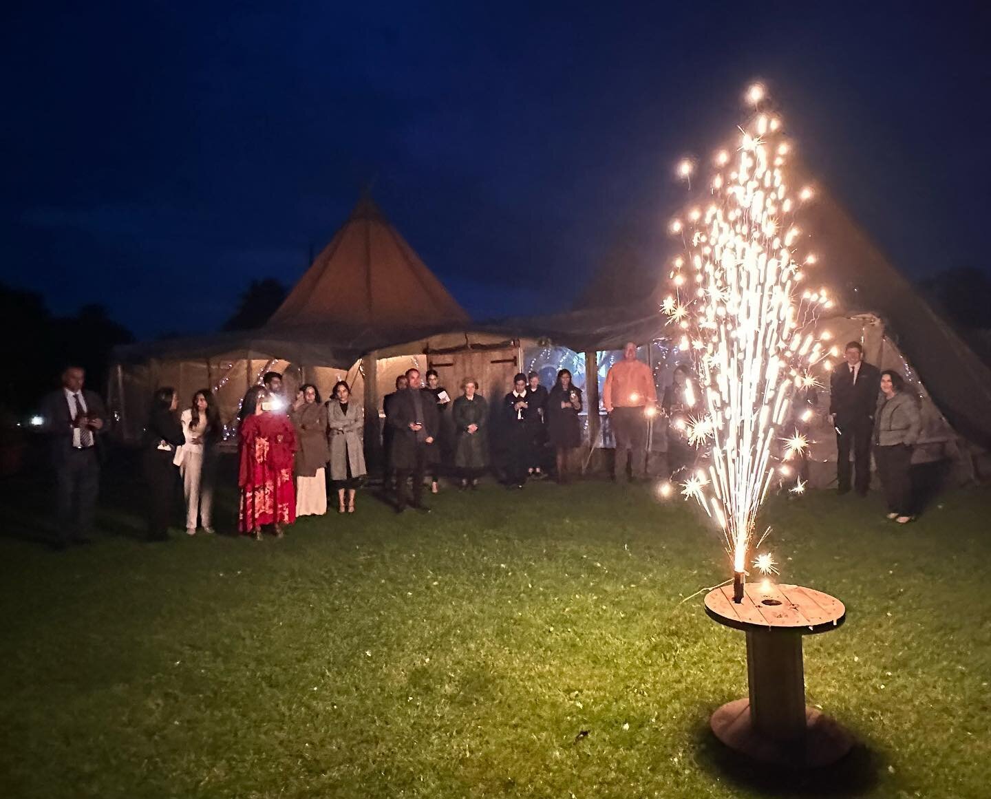 Thank you 🙏 all for your positive feedback last night at the @leicestershirelawsociety event and thank you for the invitation  Hope you all enjoyed the pyro 🎉 

#exclusive invite only event at the @bridgehousebarn  with @aerosparx 

Sharing and exp