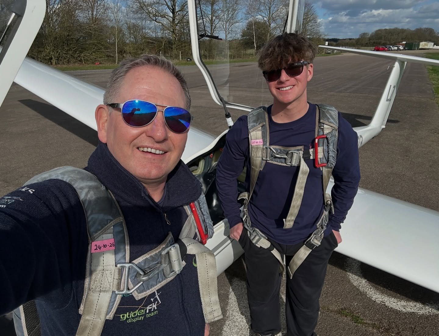 A lovely sunny day at @theglidingcentre ☀️ 

Perfect conditions for flying and great company. Had some fantastic flights aerobatic training and Harry who is learning to fly, plenty of smiles, 😃smooth lift, and beautiful views from up above. Summer i