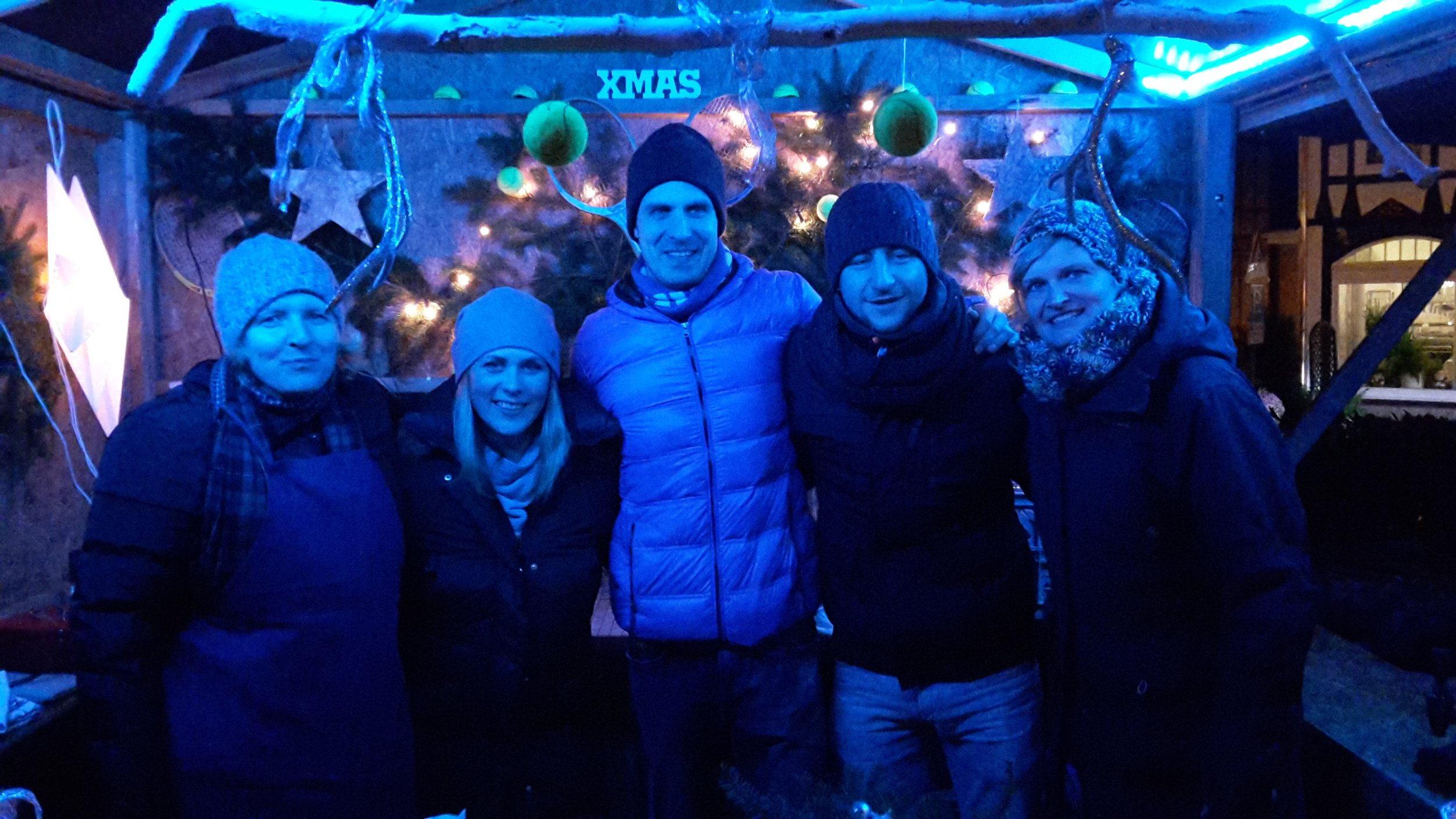 Glühweinstand beim Weihnachtsmarkt