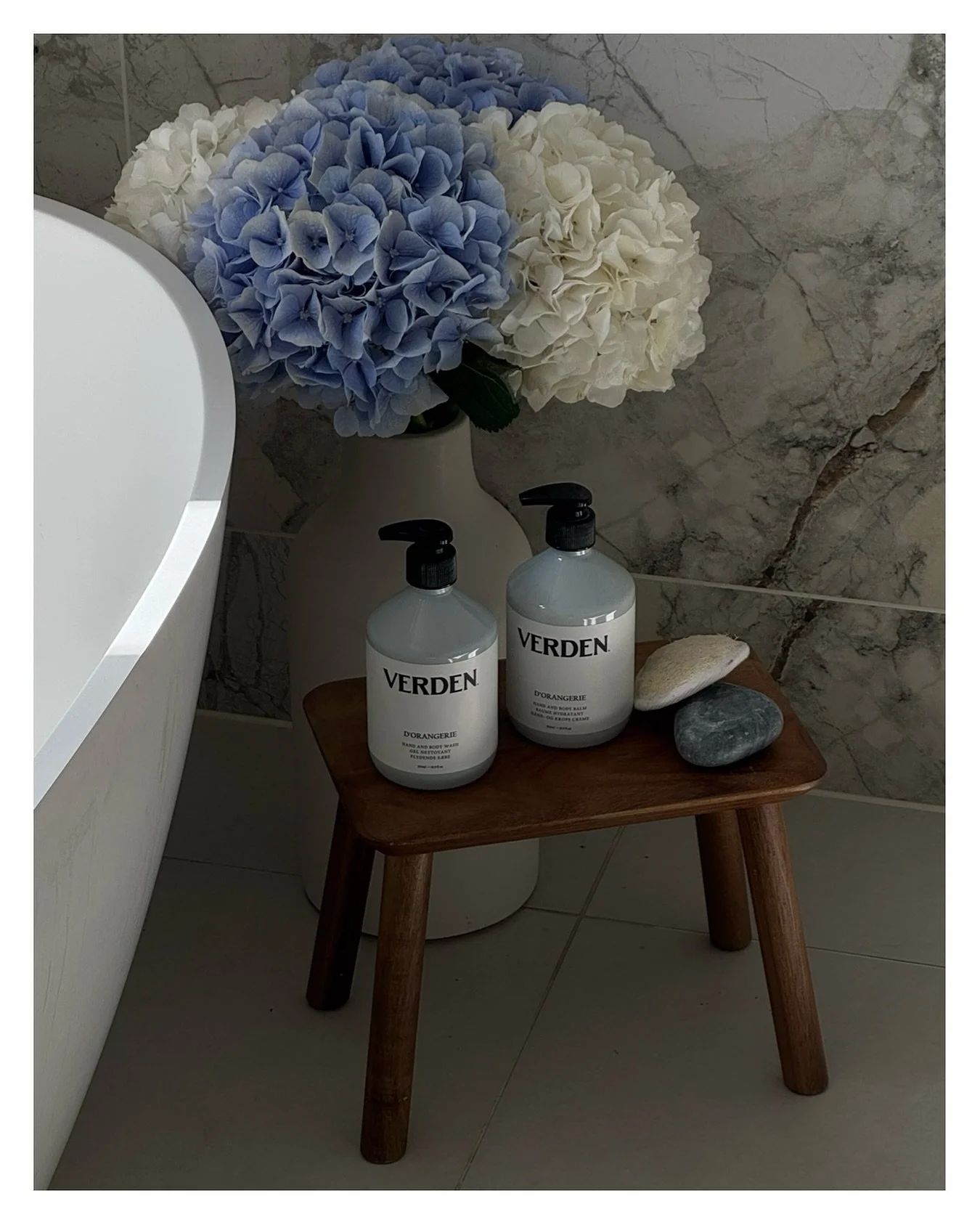 Pretty early morning bathroom moments, with my favourites 🩵🩵

Nearly 2 years on, I'm still happy with our master bathroom space and the choices we made 🛁 

Happy Friday!