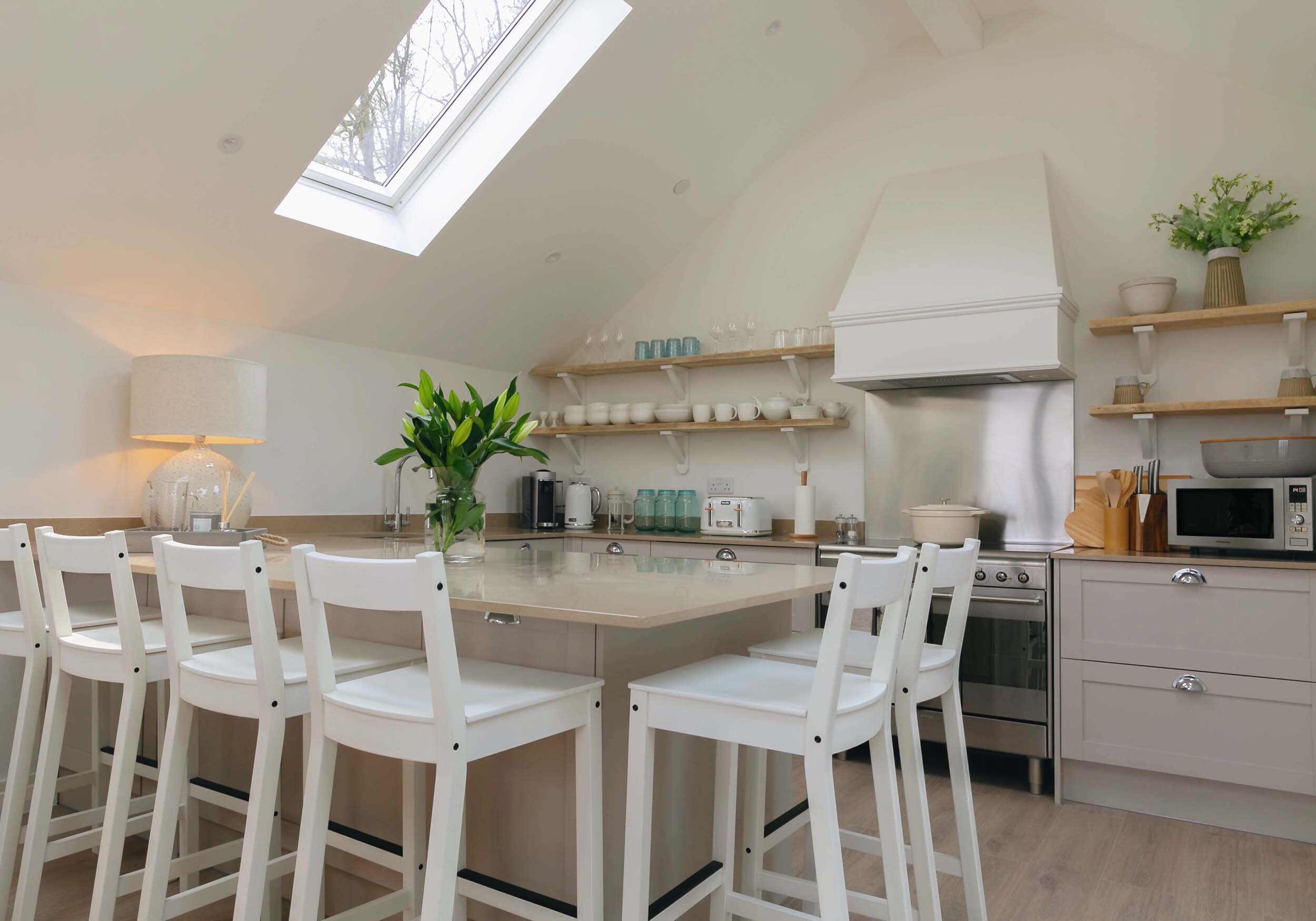 Oxwich Bay holiday rental cottage, Gower - kitchen