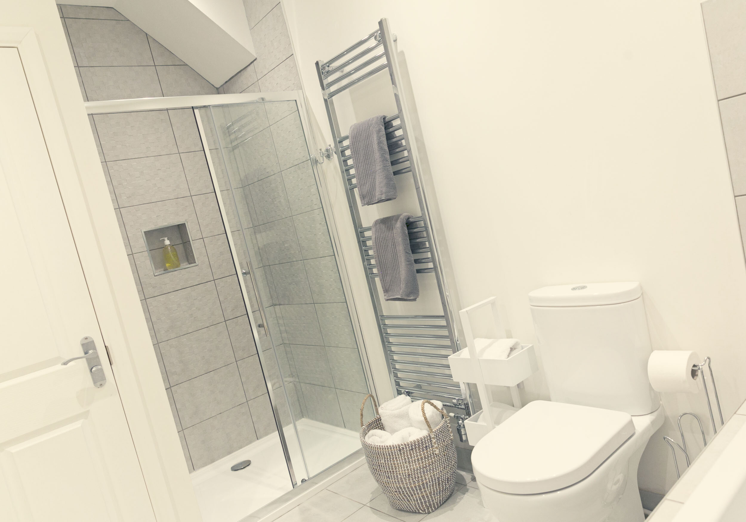 Oxwich Bay holiday rental apartment, Gower - bathroom