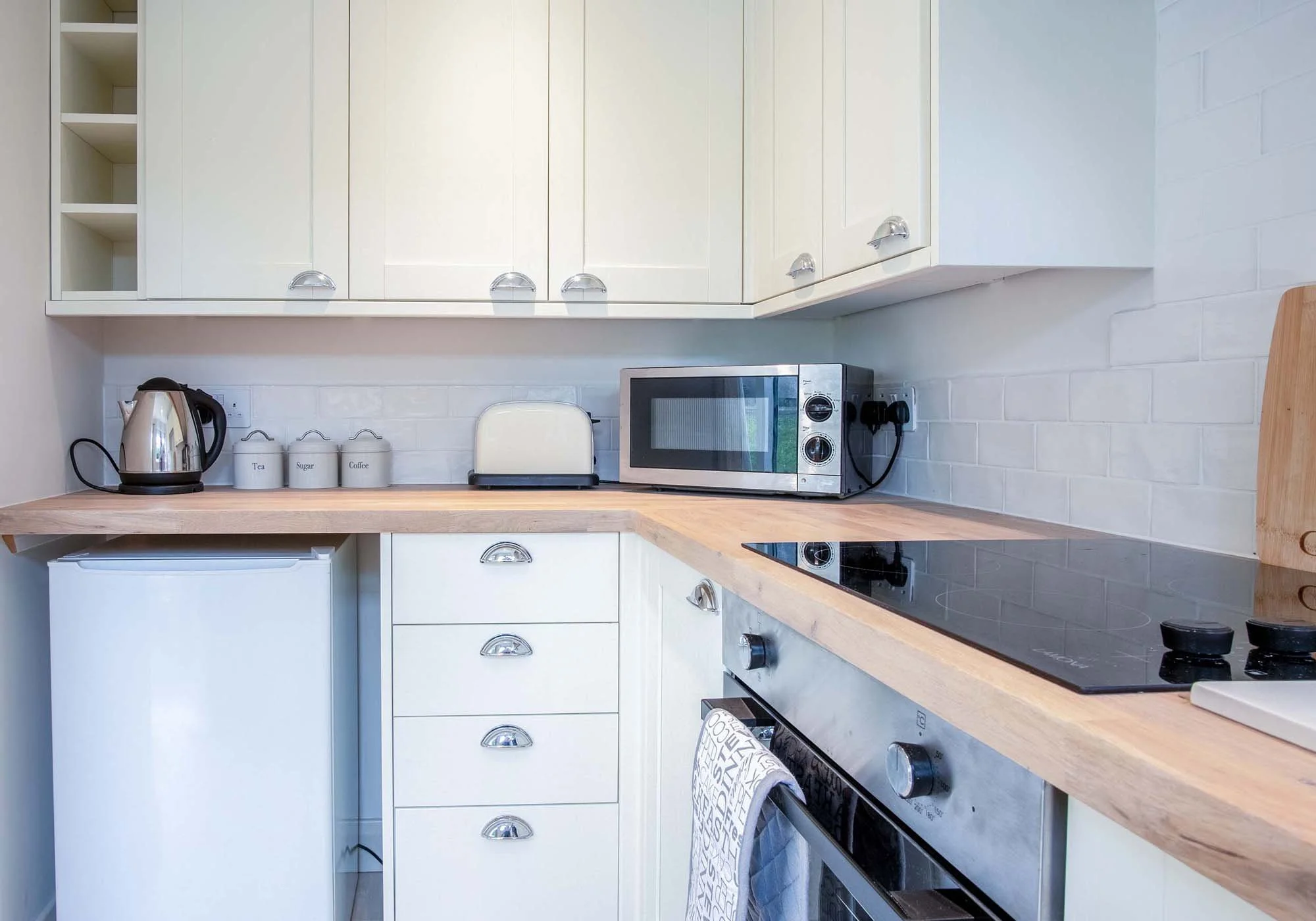 Bungalow 3-kitchen detail.jpg