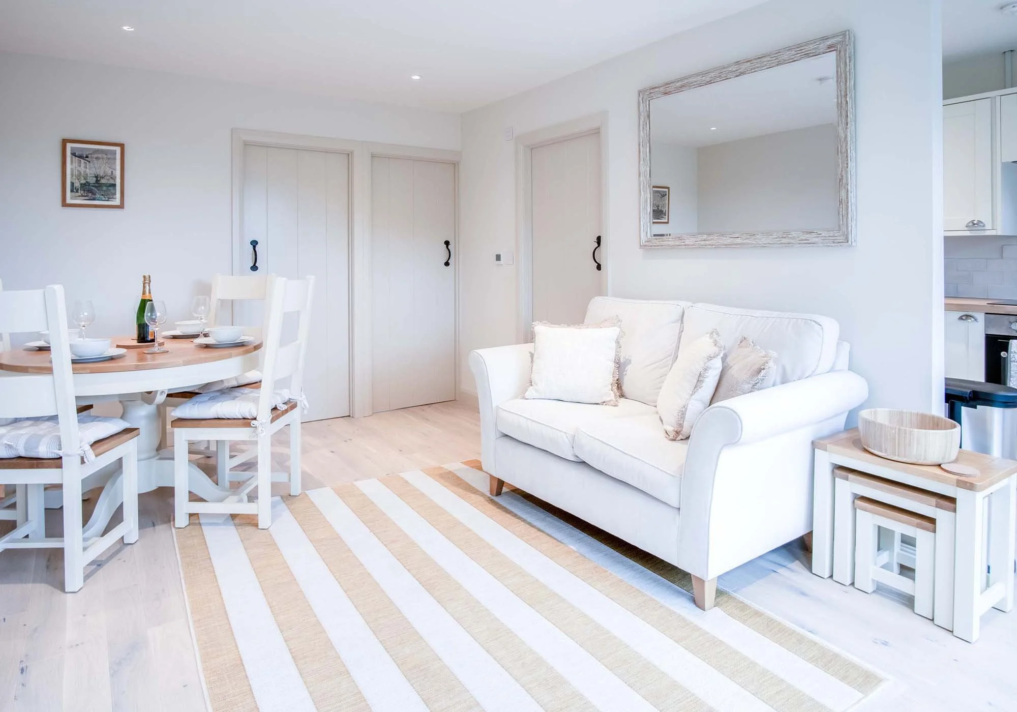 Bungalow 3-lounge-2.jpg