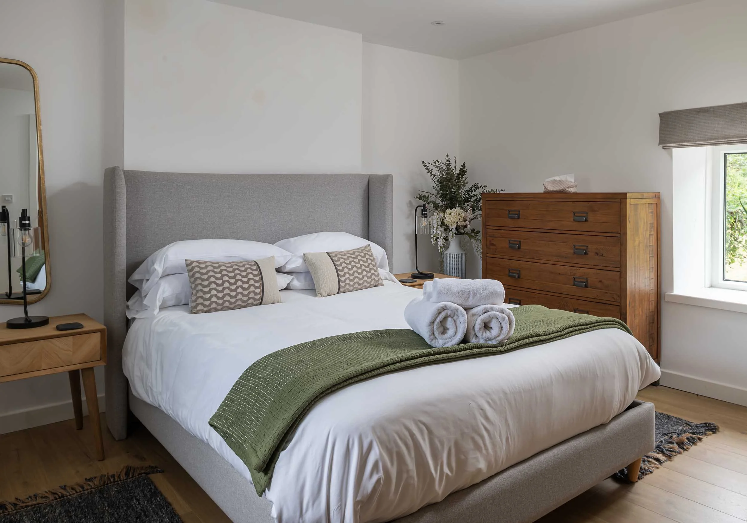 bayholm-oxwich-master bedroom with ensuite.jpg