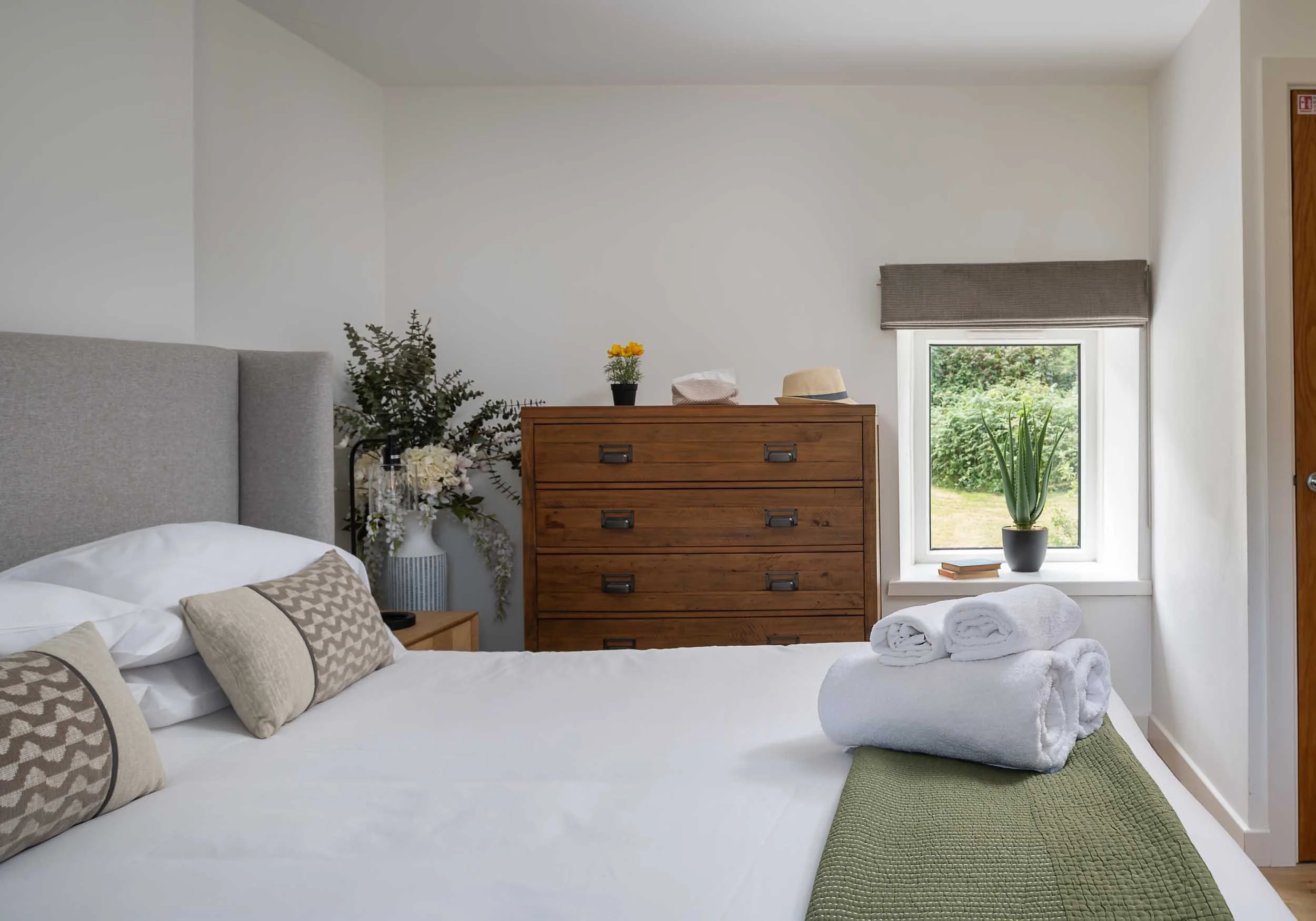 bayholm-oxwich-master-bedroom.jpg