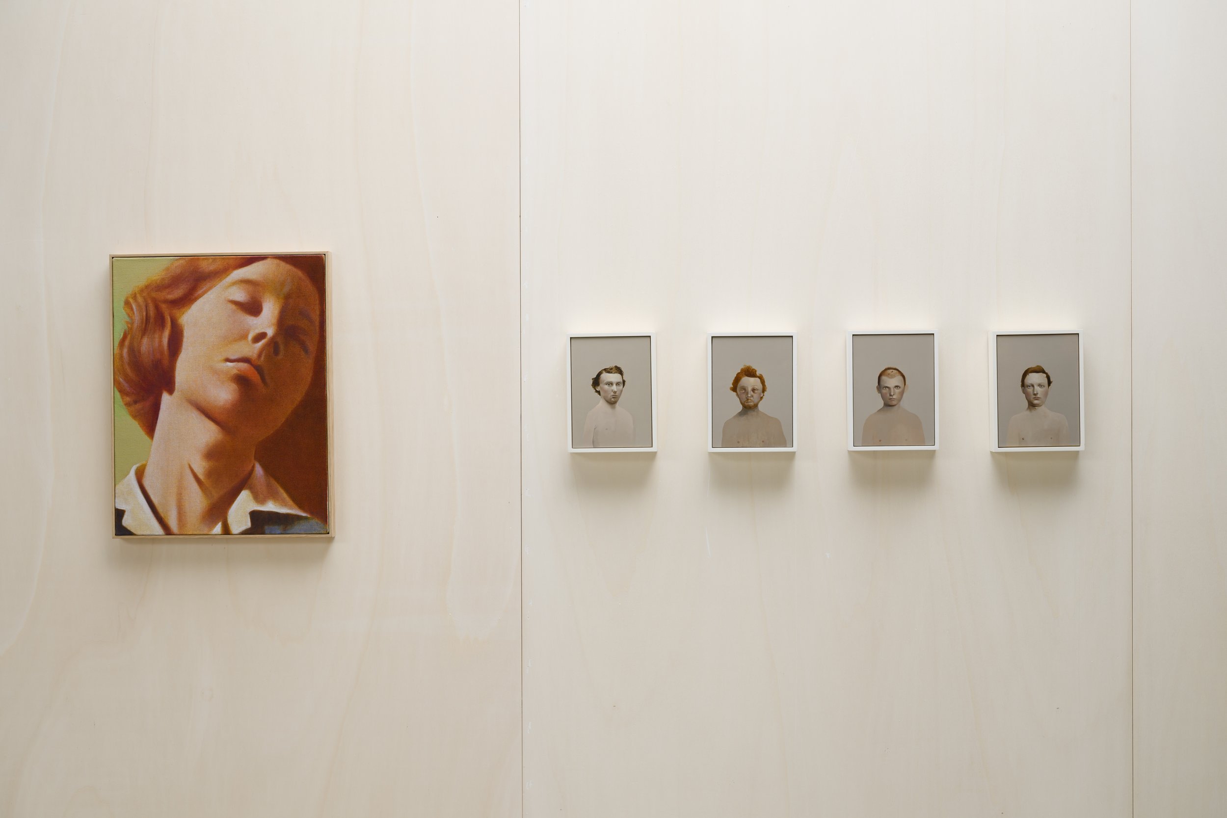  Louise Giovanelli, Installation view of ‘Peeping Tom’; Sarah Ball, Installation view of ‘Damaged Humans: Soldier (Civil War)’ 