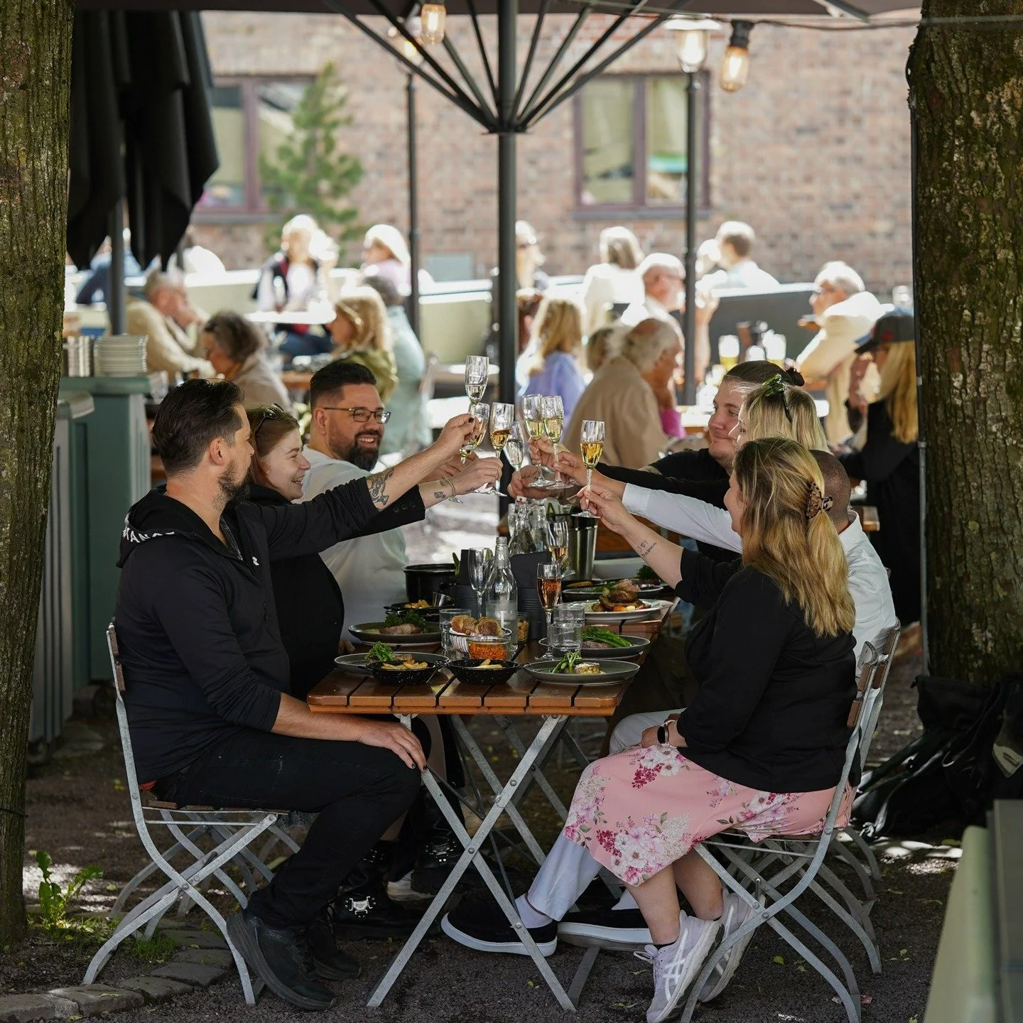 From intimate engagement dinners 💍 to elegant wedding 🤍 and unforgettable family celebrations, we're here to make every occasion truly special.

Enjoy exceptional food, warm hospitality, and a beautiful setting in the heart of Oslo while creating m