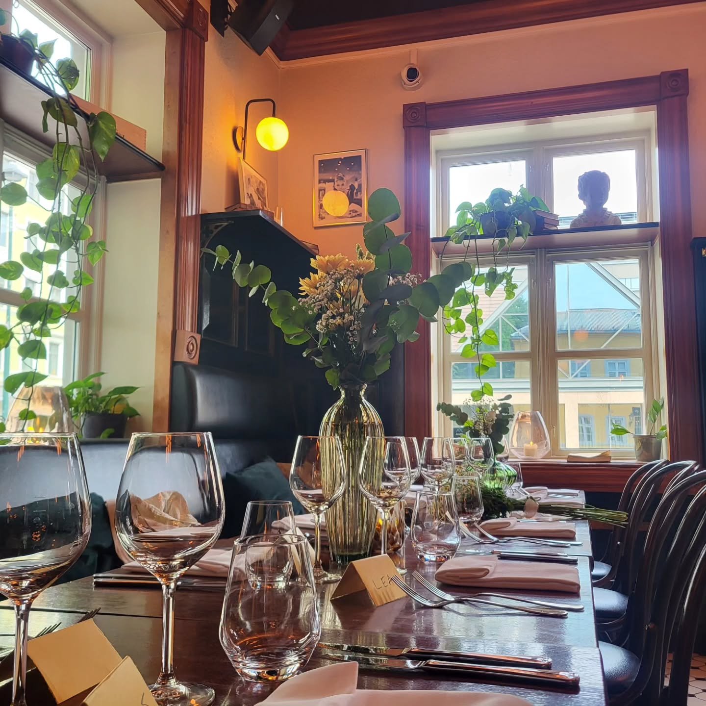 After long, hot summer days, it&rsquo;s time for new celebrations and beautiful memories. 🥂

Planning a wedding, confirmation, or special family celebration in Oslo? 💍✨
Let us be part of your special day with delicious food, a warm atmosphere, and 