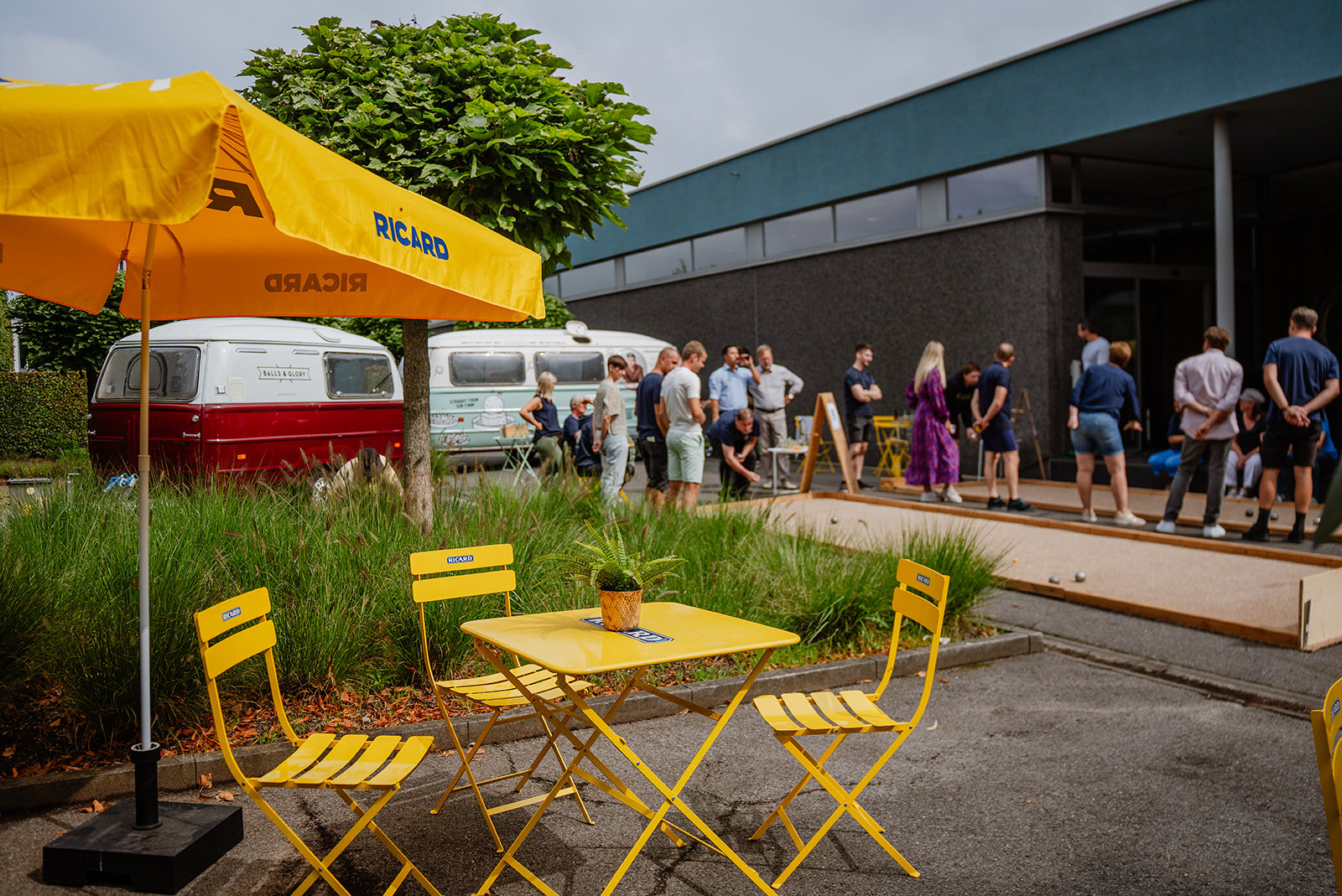 Summer's coming! ☀
Tijd om je zomers afterwork event te boeken? 📬
Contacteer Fou De Boules voor een heerlijk laagdrempelige, chille en decoratieve activiteit. ✨💛

&quot;Balletje gooien, balletje eten?&quot;
Vraag naar onze opties zoals &quot;world'