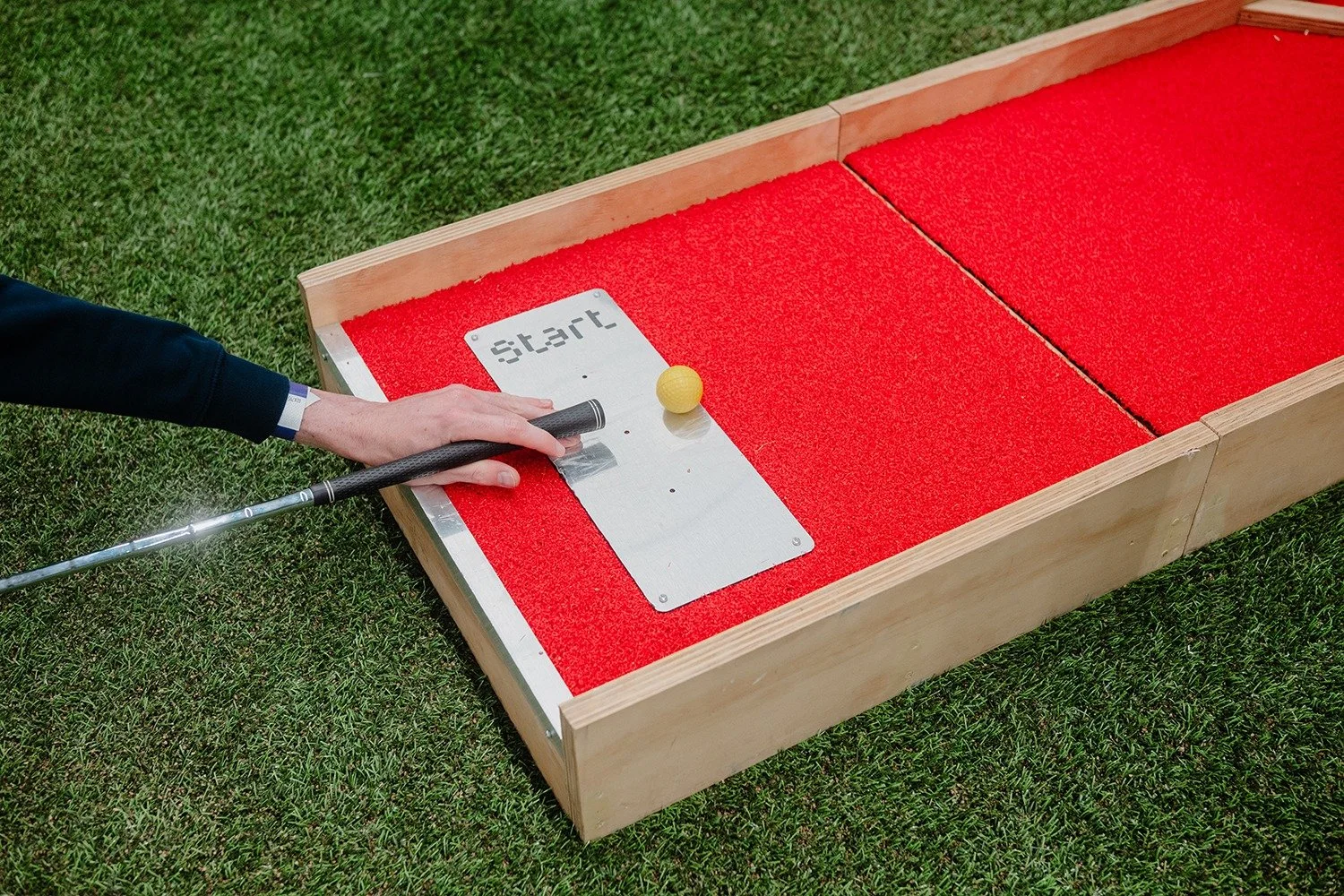 MINI GOLF KLUB (in samenwerking met @studiostam) ⛳

Hoe je onze banen gebruikt, dat bepaal je natuurlijk zelf! 🎱😎
Hoe dan ook kan je deze inzetten op eender welk event, &eacute;n je kan er zelfs letters en cijfers mee vormen.
Meer weten? Check foud