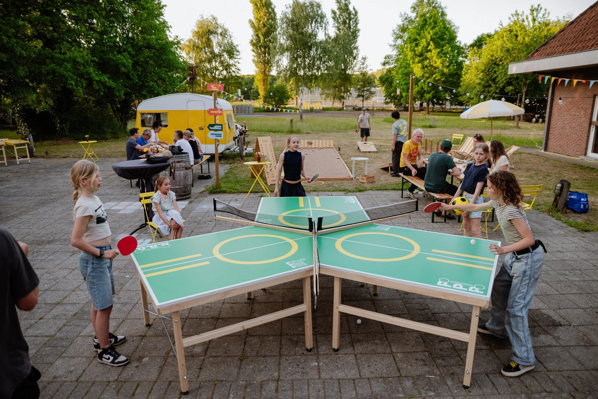 🎨🌴 Color Playground op je event?
Of toch liever heerlijk ontspannen Zuid-Franse vibes met onze pop-up p&eacute;tanque? 🇫🇷☀️

Wat je vibe ook is &mdash; wij brengen het tot leven 💥
Ontdek onze totaalconcepten op www.foudeboules.be
of stel zelf je