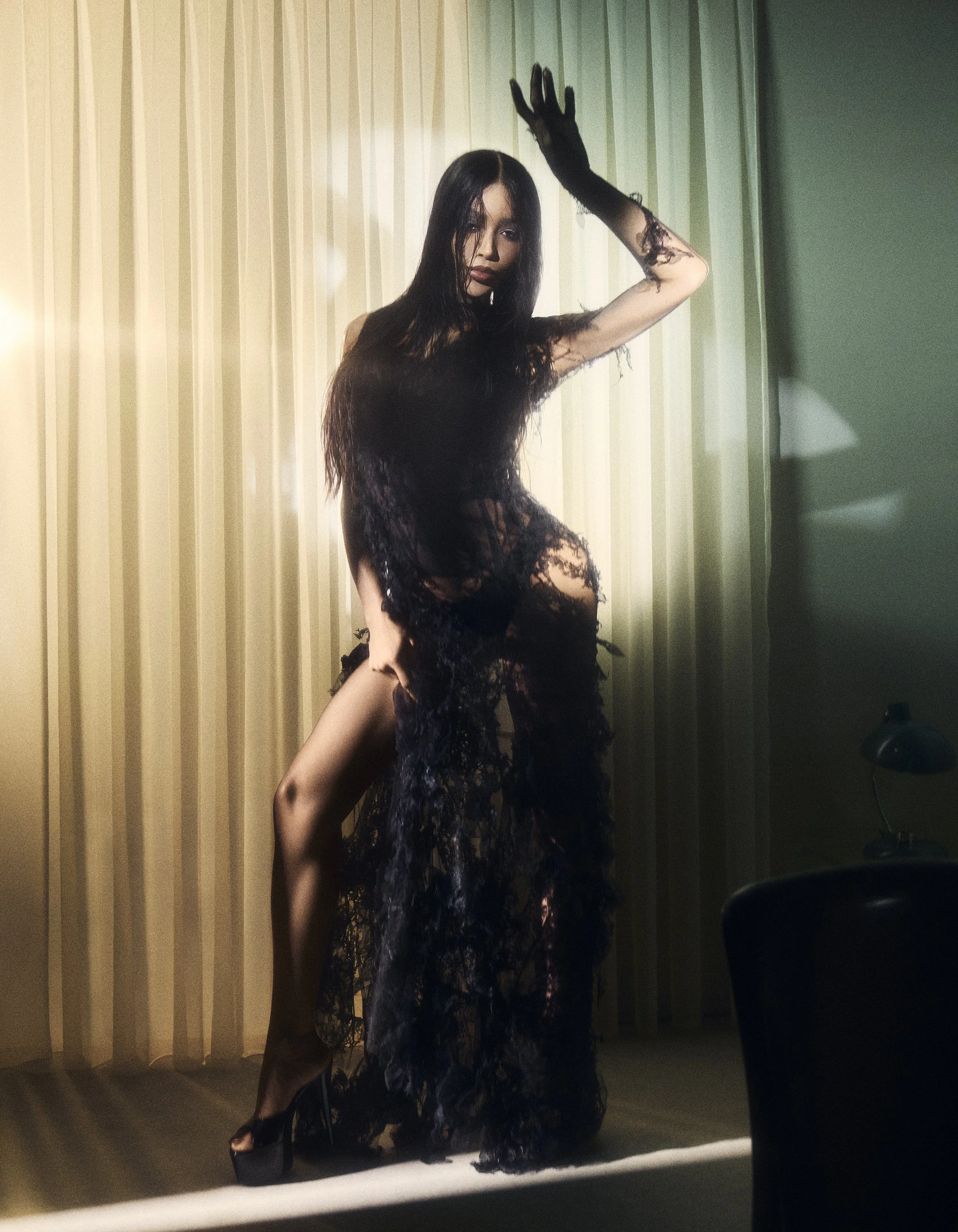 DEFINED-MUNROE-BERGDORF-07.jpg