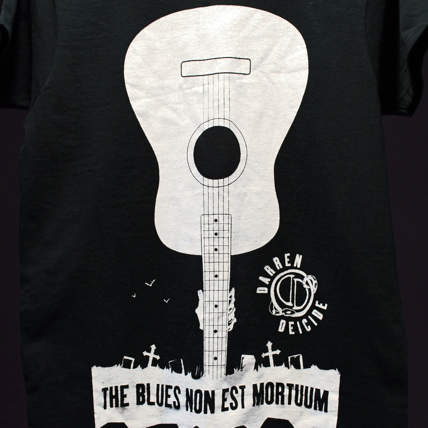 THE BLUES NON EST MORTUUM T-SHIRT