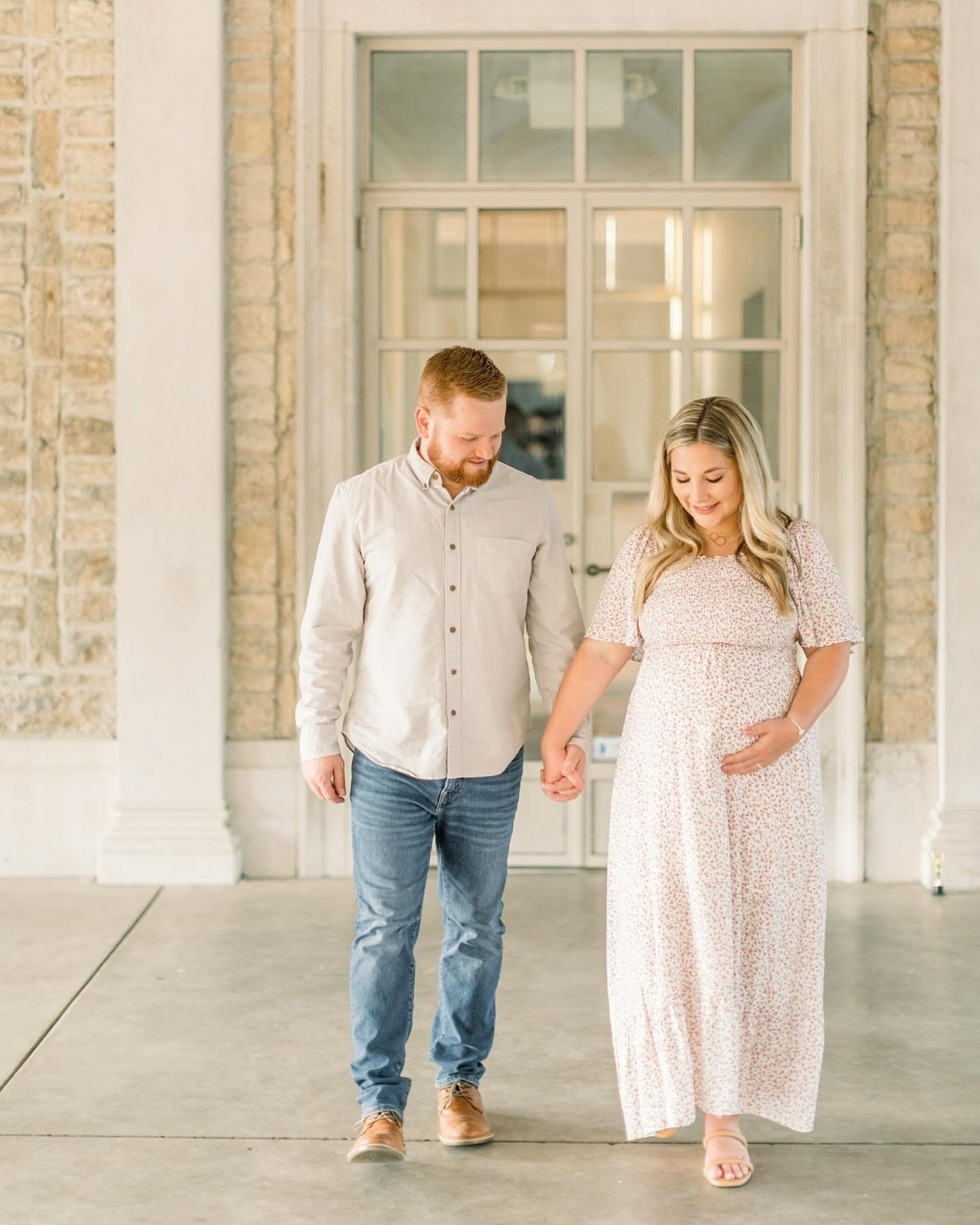 I feel like I just did this dreamy maternity shoot yesterday, but I have sweet baby girl&rsquo;s ONE YEAR old session coming up in a couple months! I can&rsquo;t believe how fast time is going. I absolutely love capturing all these special moments st