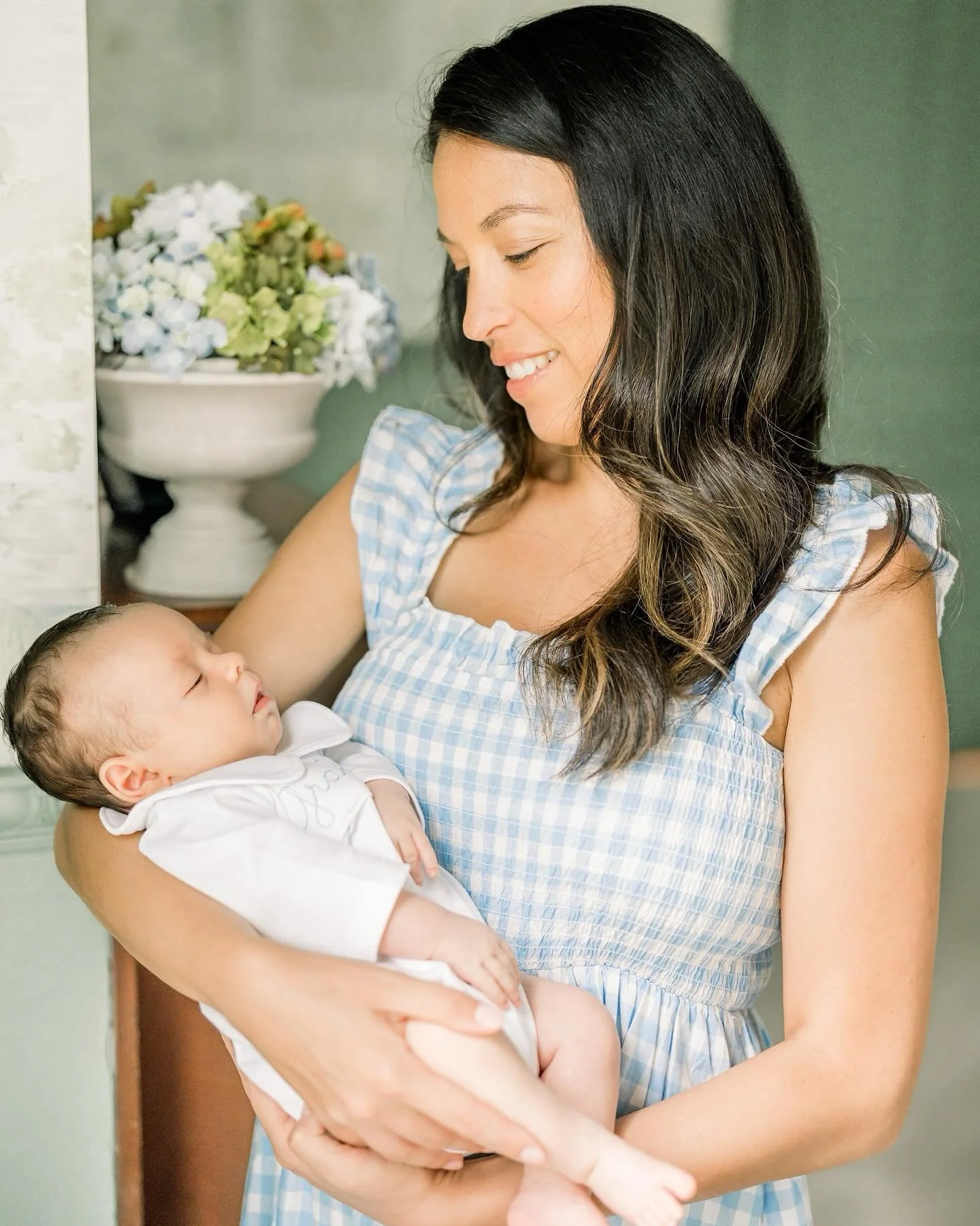 Painting my whole house green after this cozy newborn session! #NurseryGoals 
.
.
.
@laurenaschott #jenthamannphotography #cincinnatiphotographer #cincinnatinewbornphotographer #cincinnatifamilyphotographer #cincinnatimaternityphotographer
