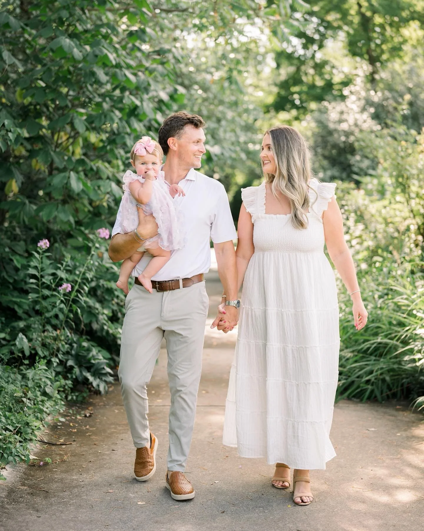 Surrounded by cake and flowers&hellip;that&rsquo;s how I want to spend all of my birthdays too! Happy birthday to this cutie! 
.
.
.
@beckyzdorman @aidandorman42 #cincinnatiphotographer #cincinnatifamilyphotographer #cincinnatinewbornphotographer #ci