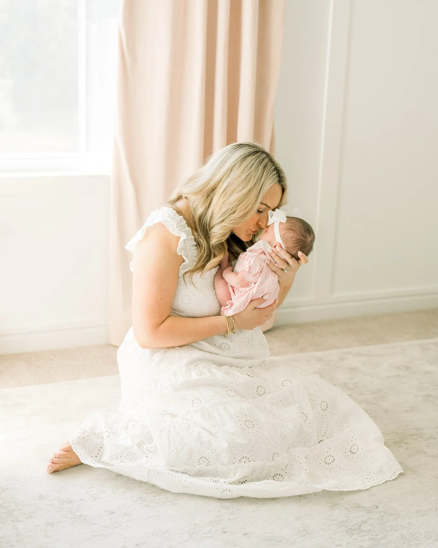 Loved this sweet session!
Ready for all the 2026 babies! 📷 
@annastratmoen 
.
.
#cincinnatiphotographer #cincinnatinewbornphotographer #cincinnatifamilyphotographer #cincinnatimaternityphotographer #cincinnatiphotography